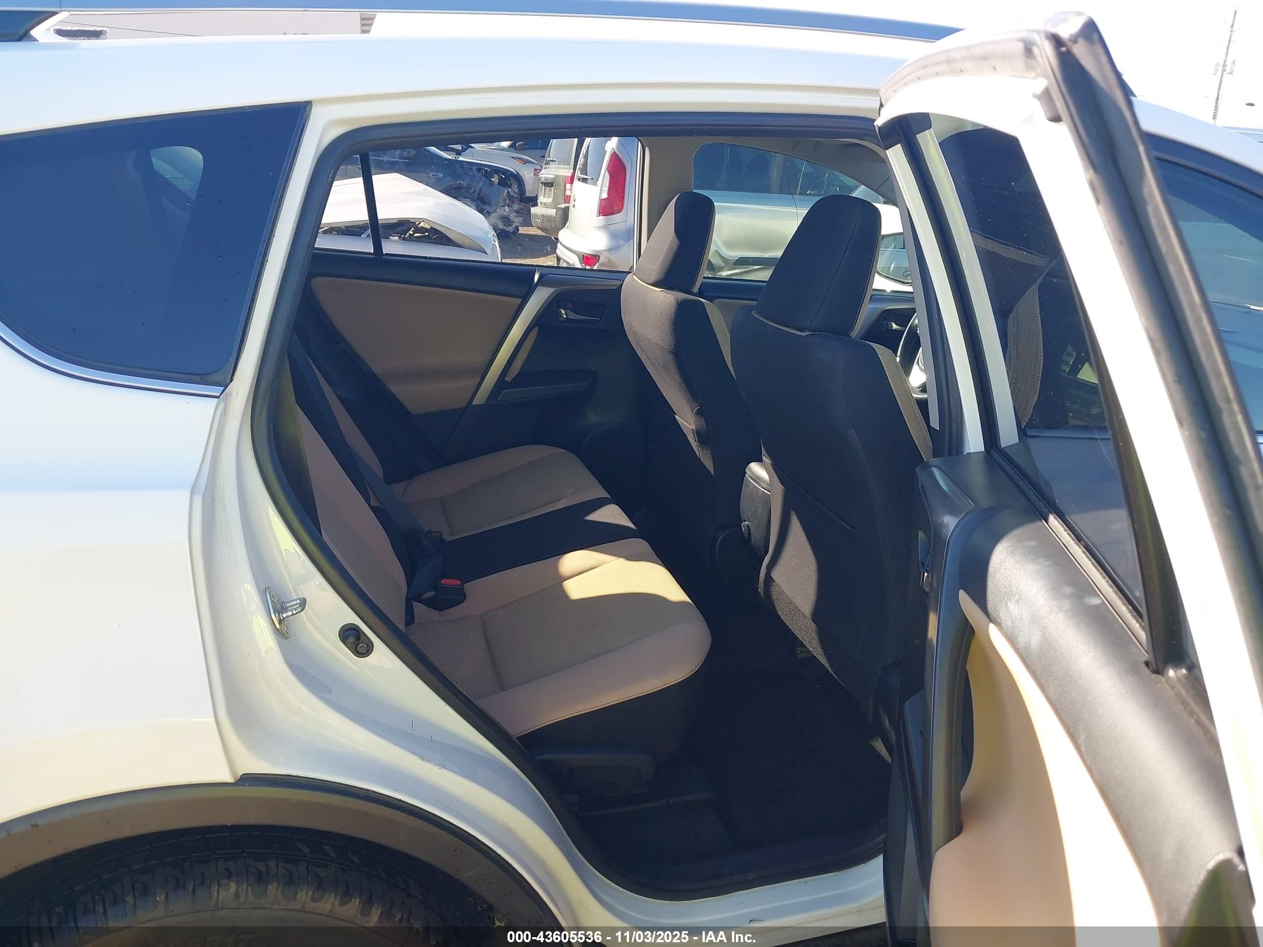TOYOTA RAV4 image 8