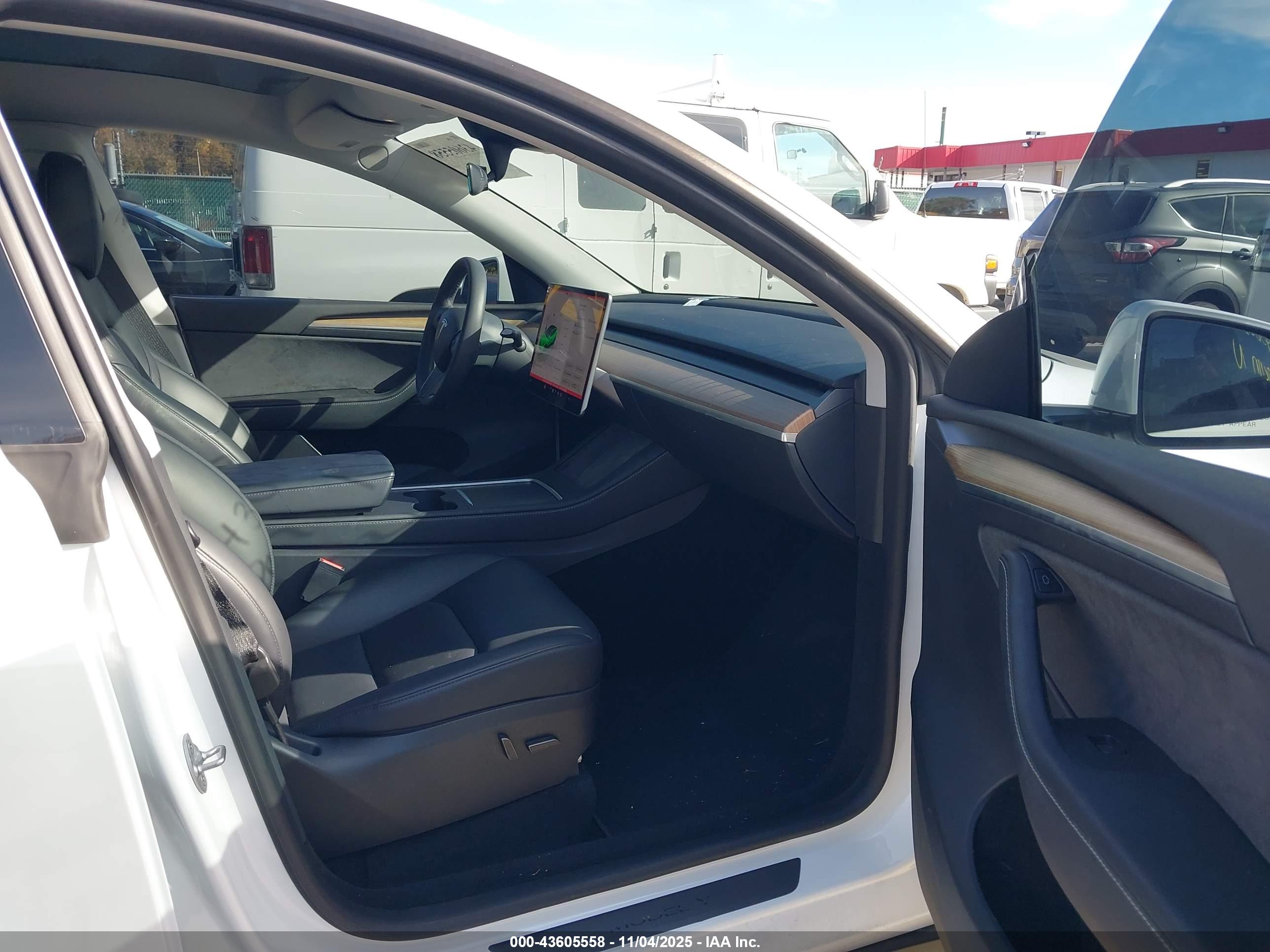 TESLA MODEL image 5