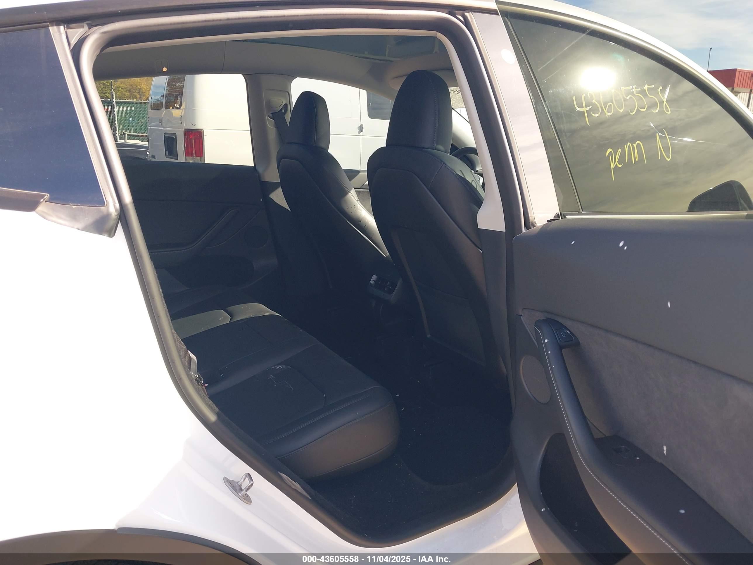 TESLA MODEL image 8