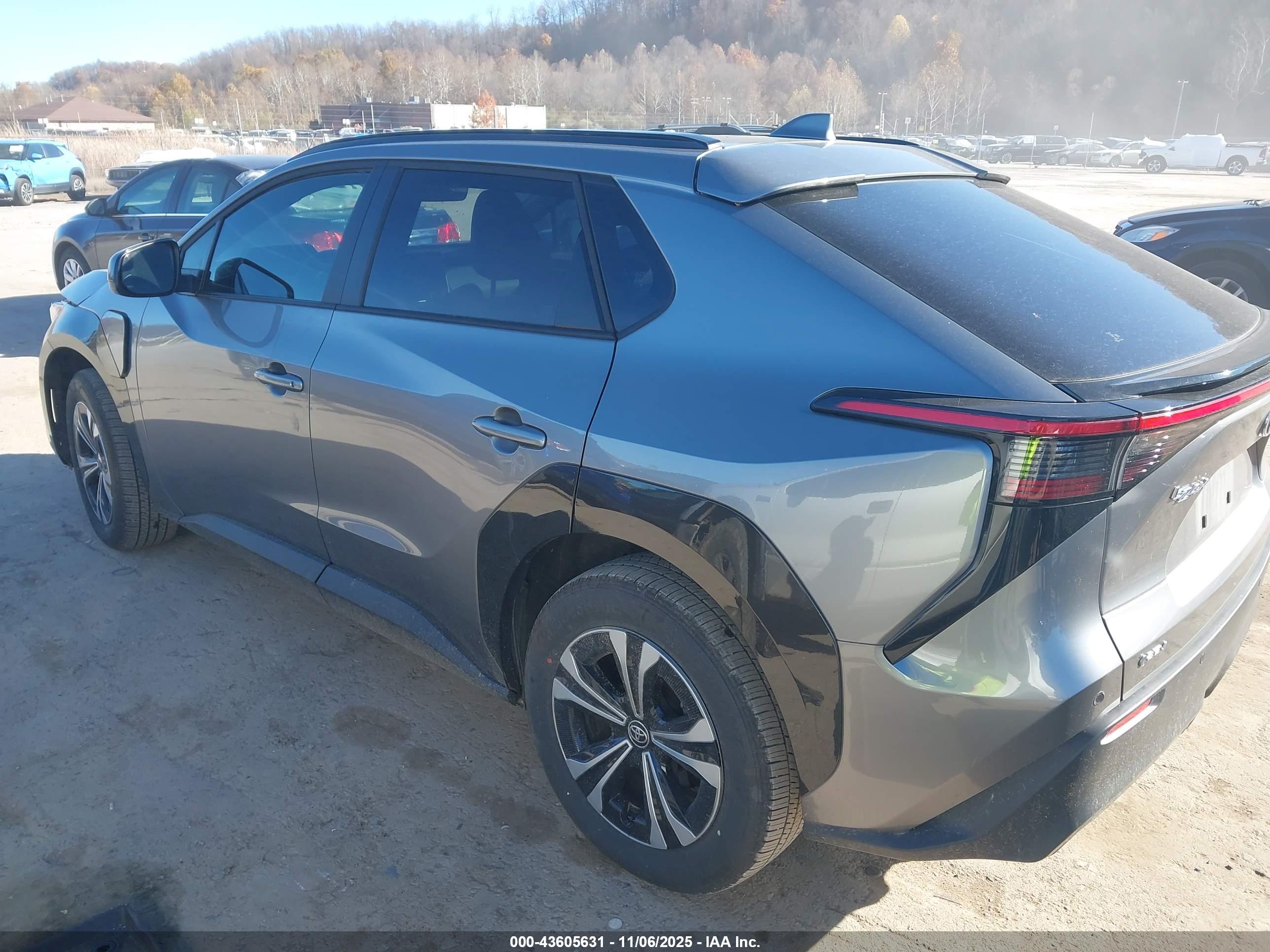 TOYOTA BZ4X image 3