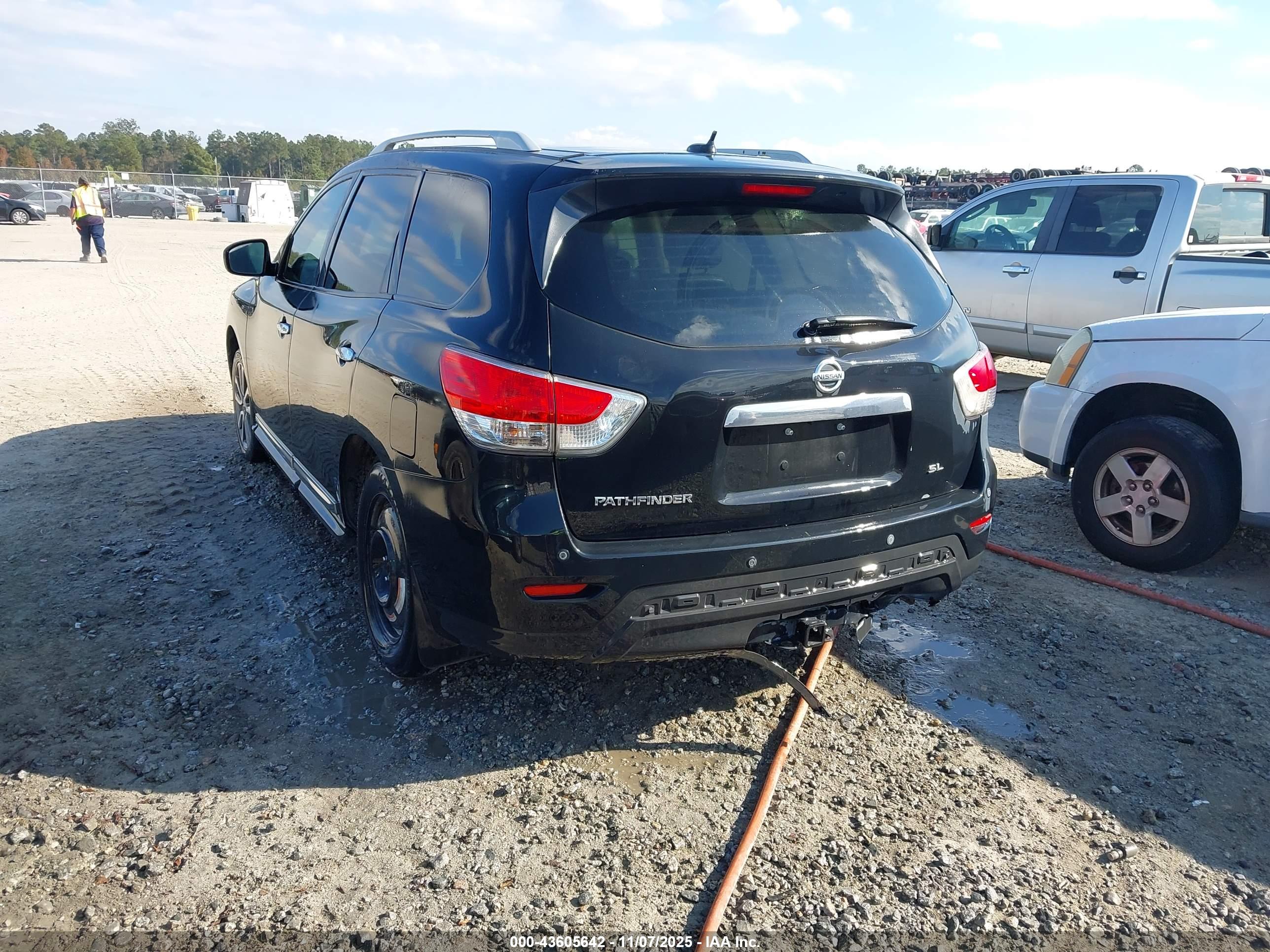 NISSAN PATHFINDER image 3