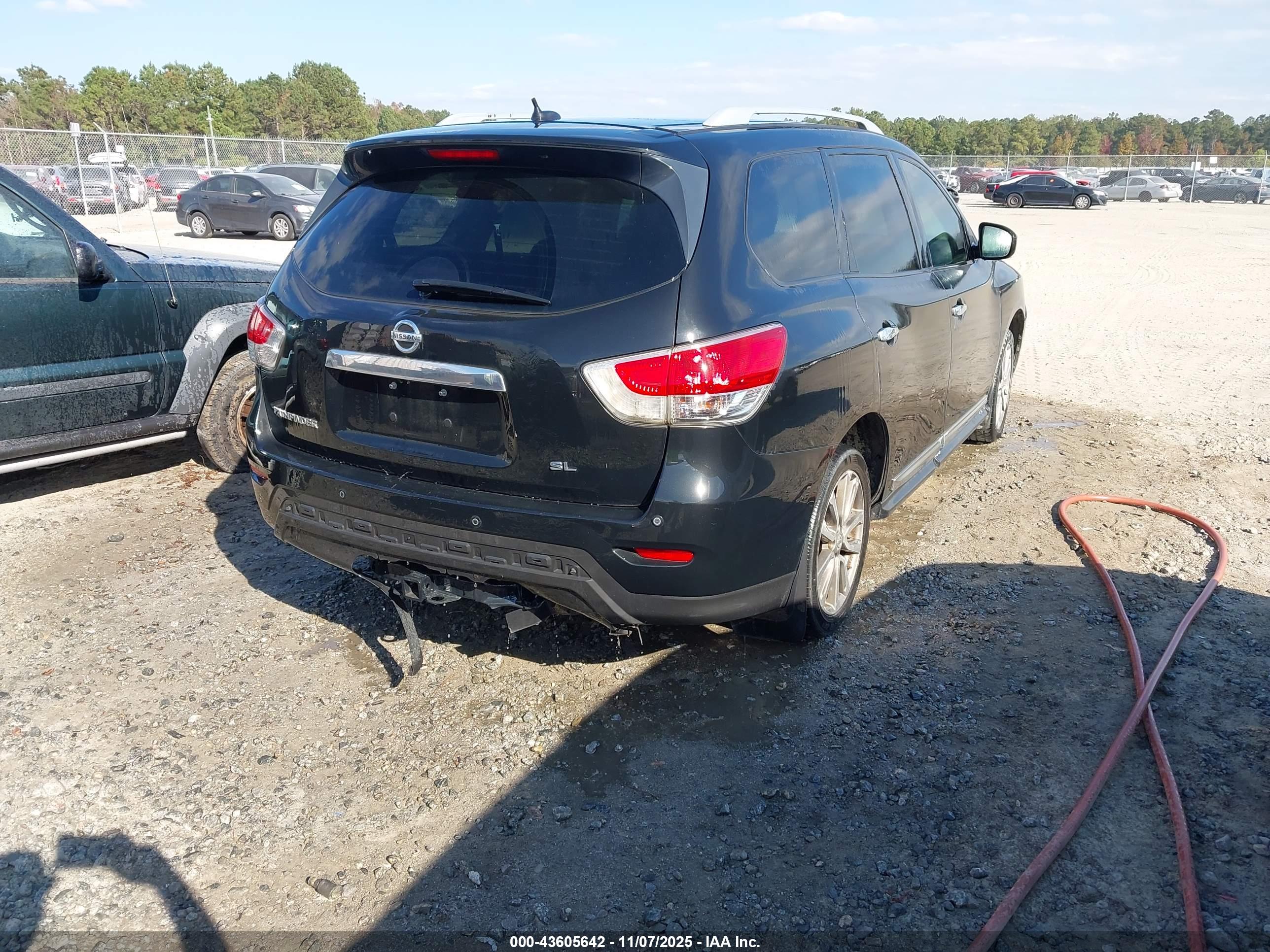 NISSAN PATHFINDER image 4