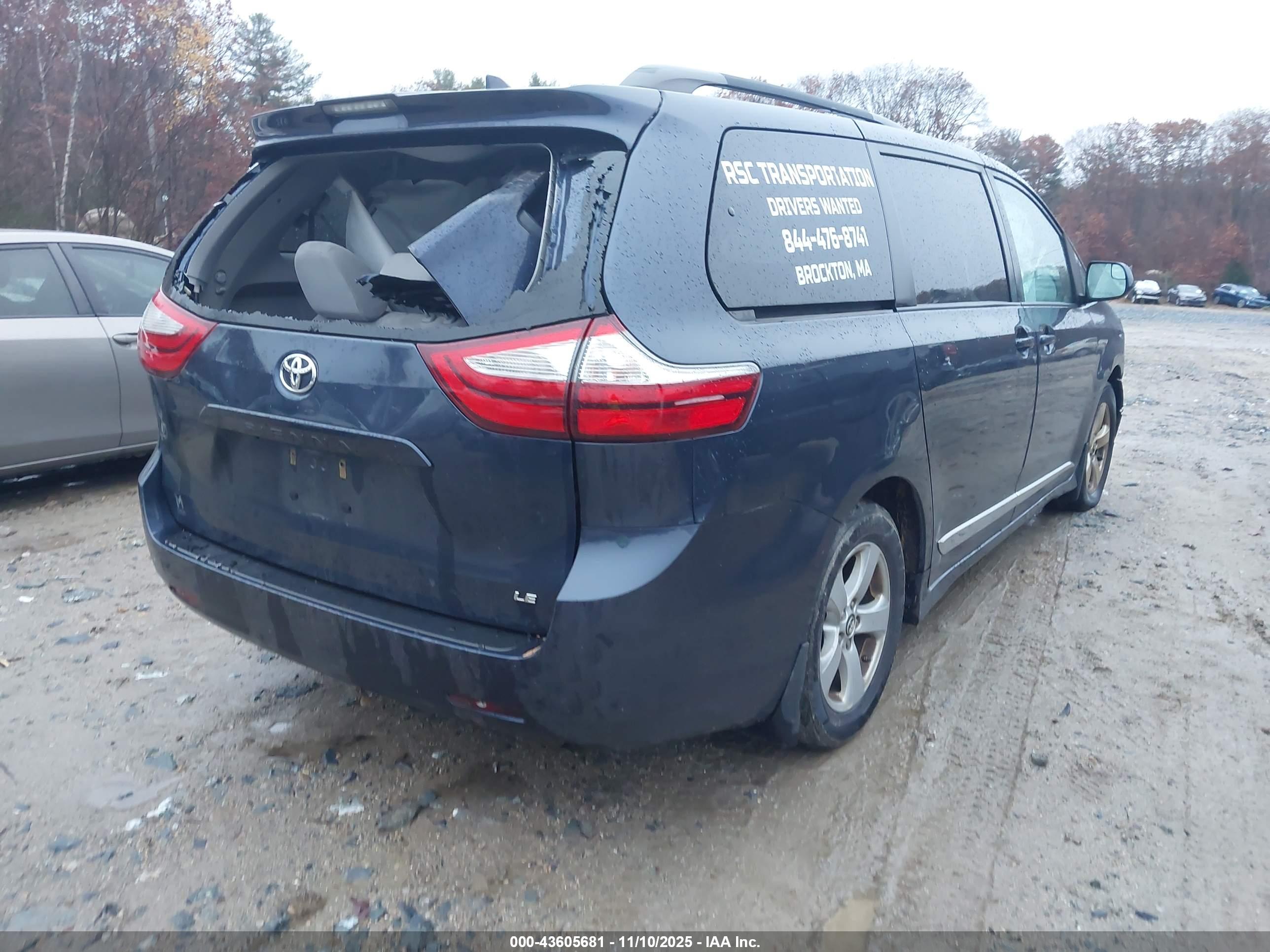 TOYOTA SIENNA image 4