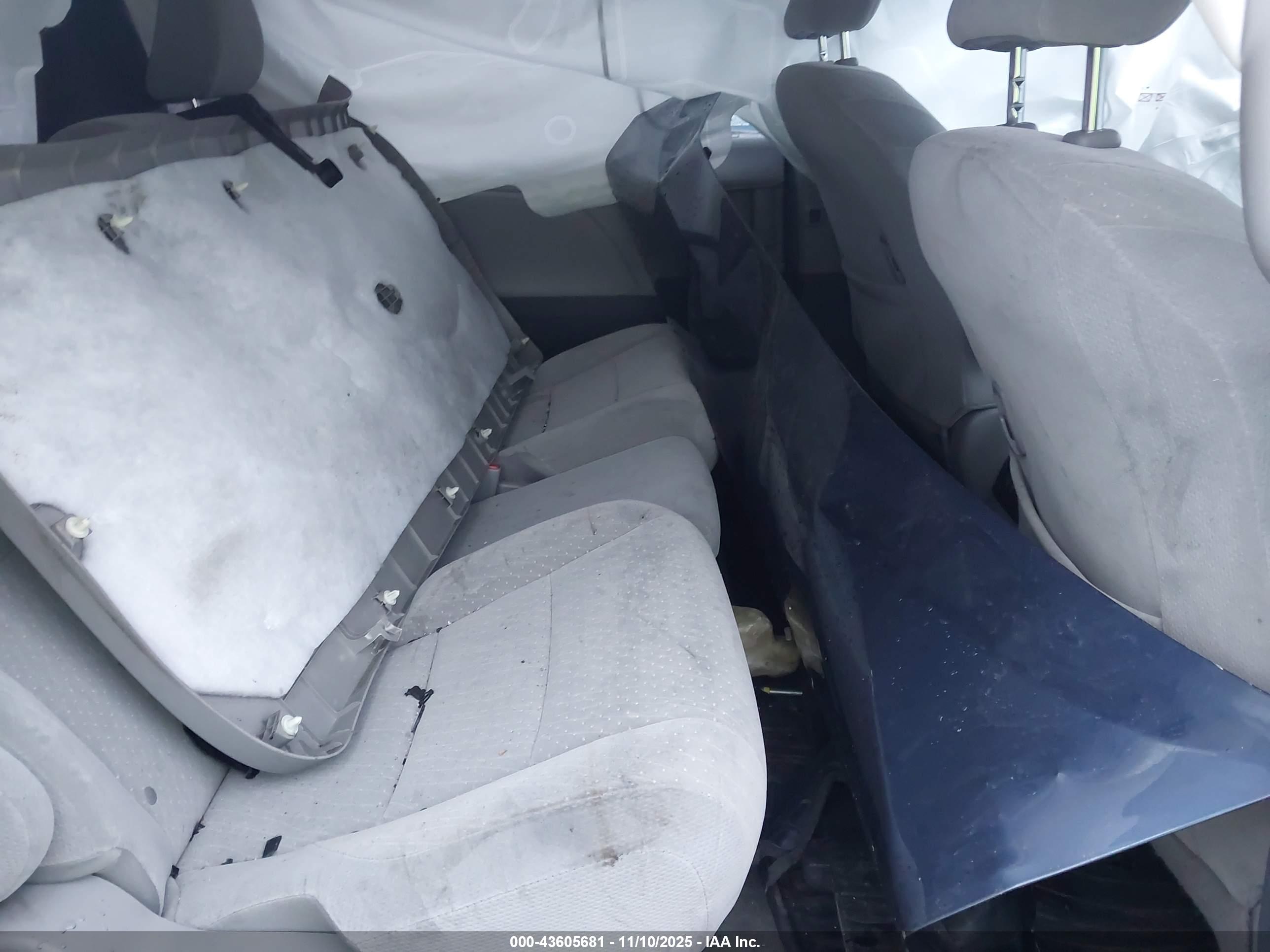TOYOTA SIENNA image 8