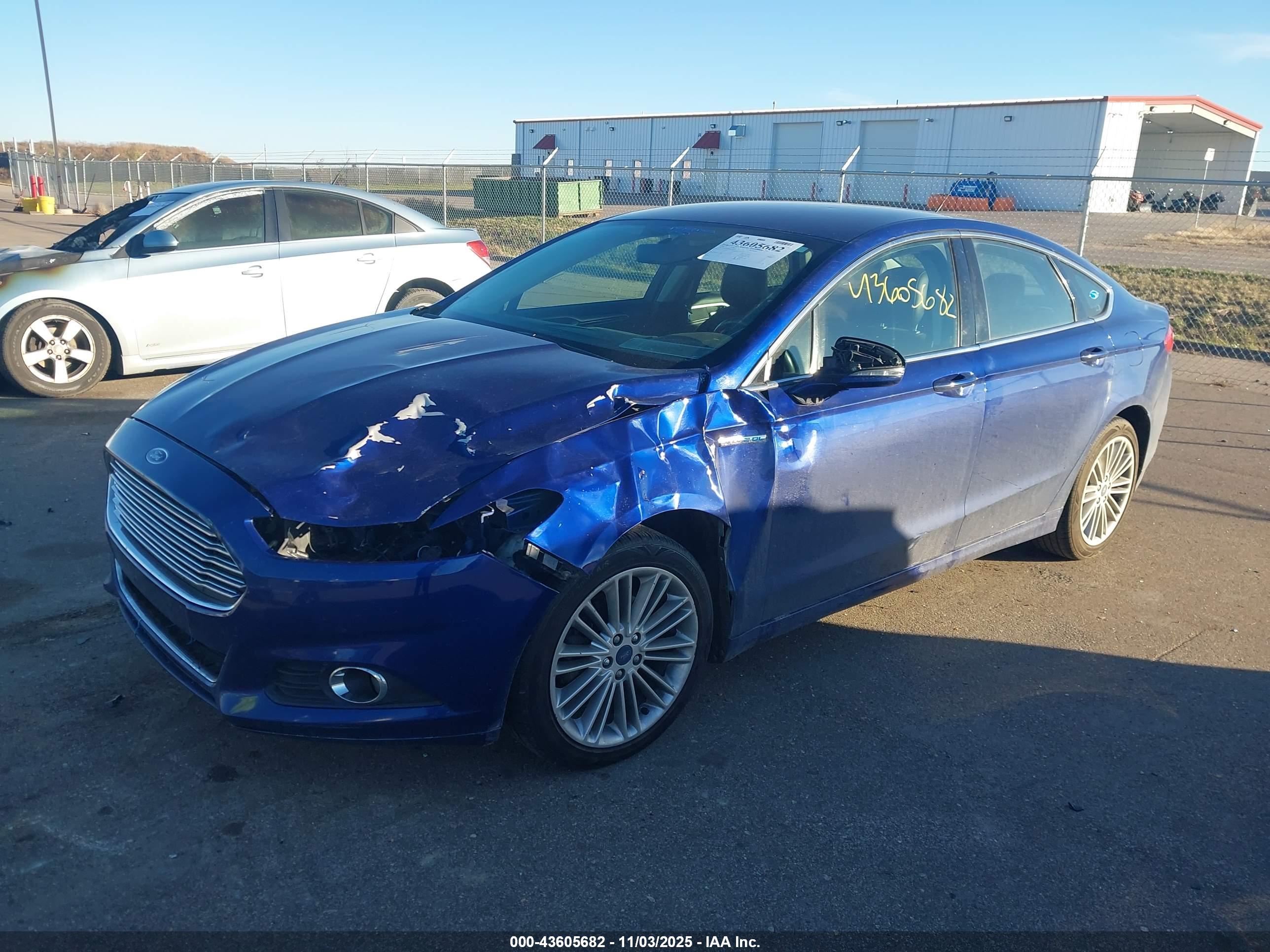 FORD FUSION image 2