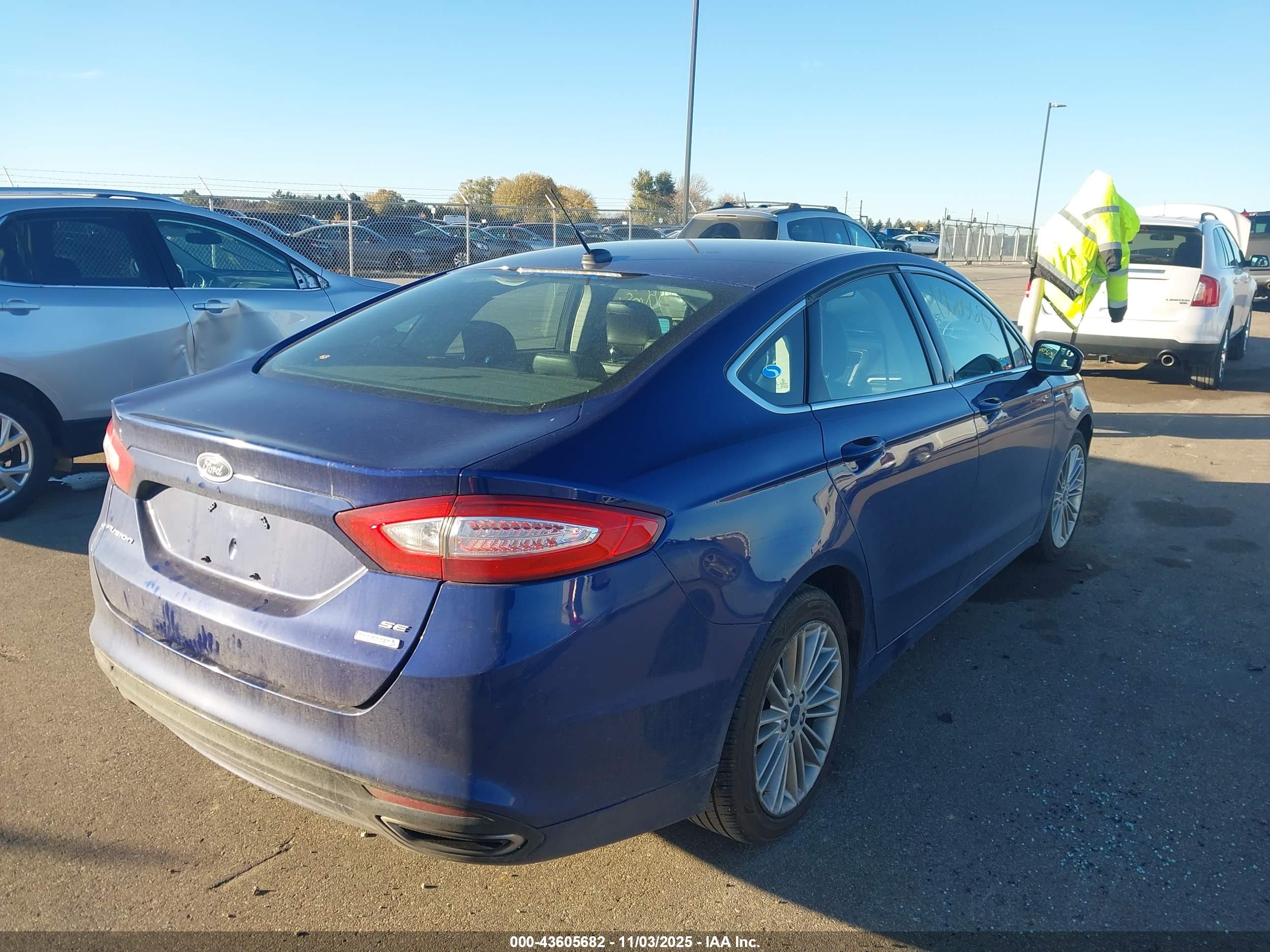 FORD FUSION image 4