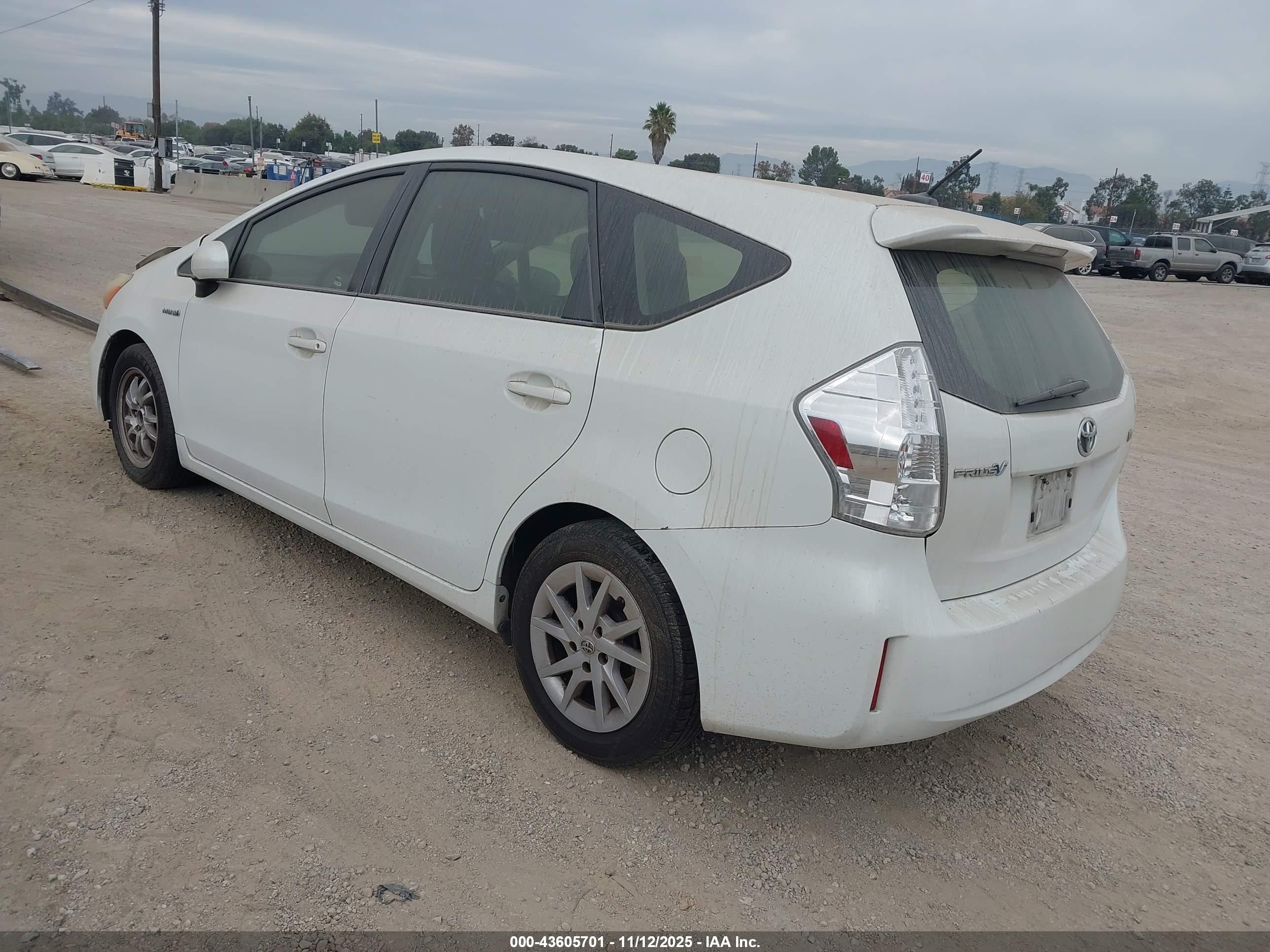 TOYOTA PRIUS image 3
