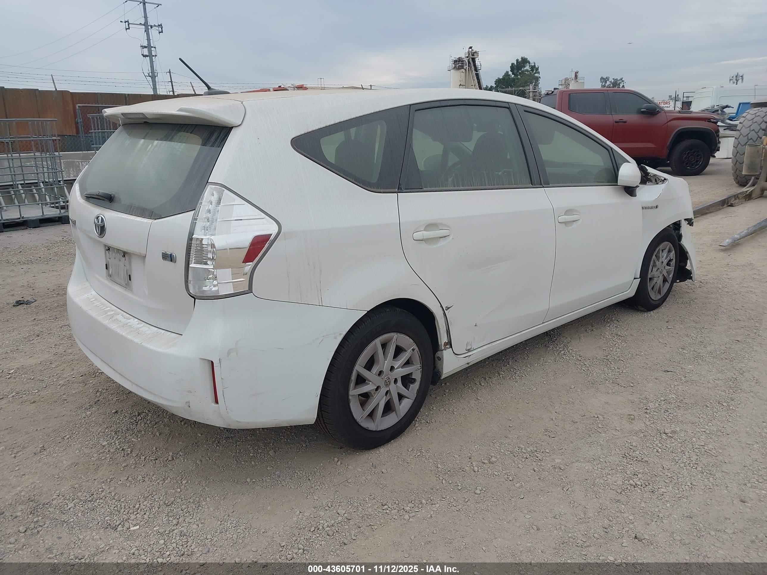 TOYOTA PRIUS image 4