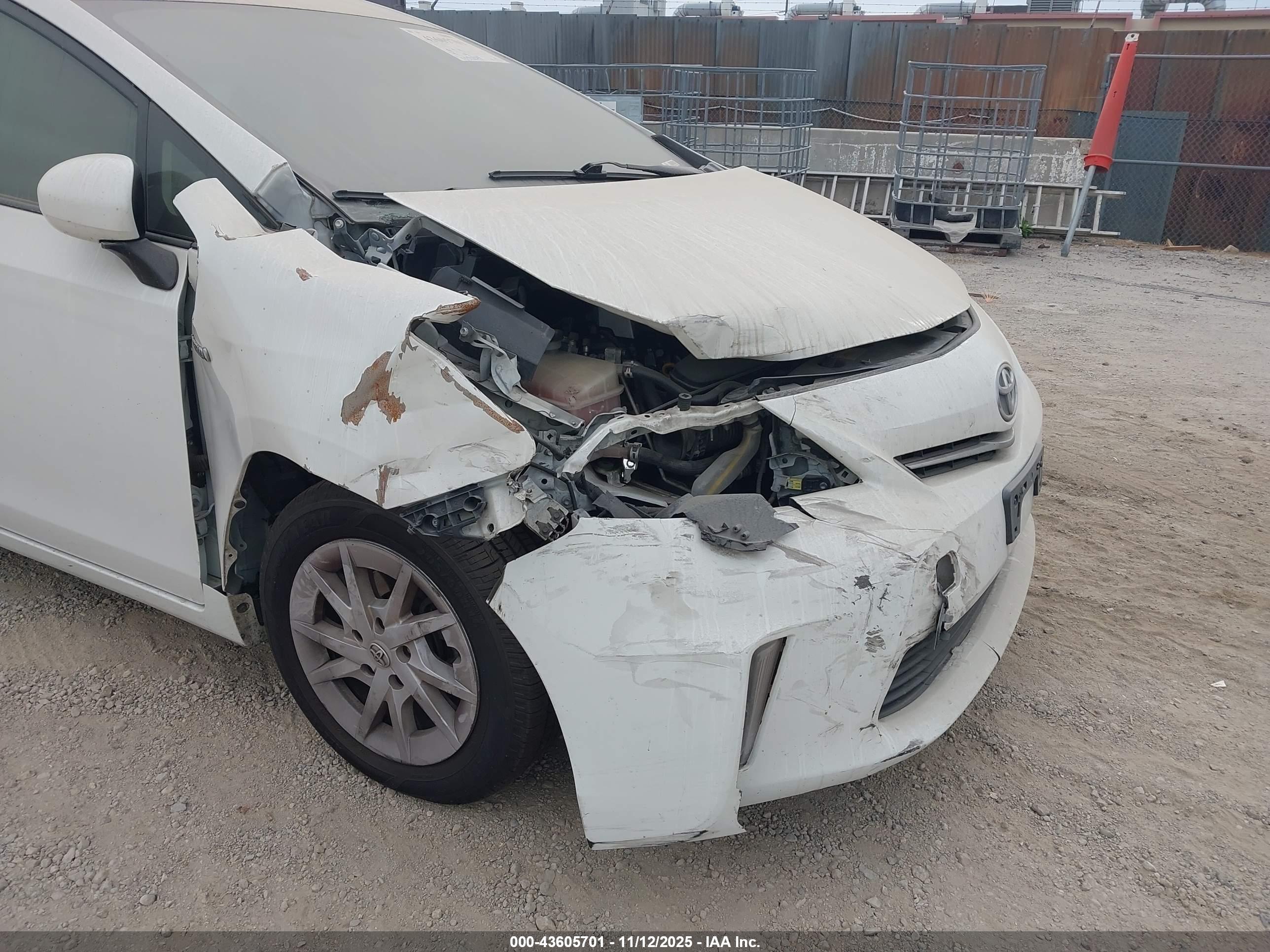 TOYOTA PRIUS image 6