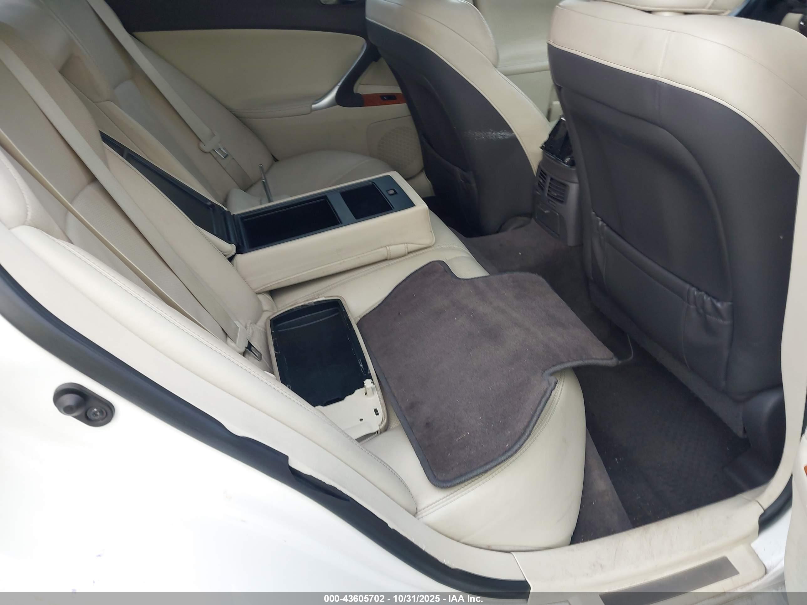 LEXUS IS image 8