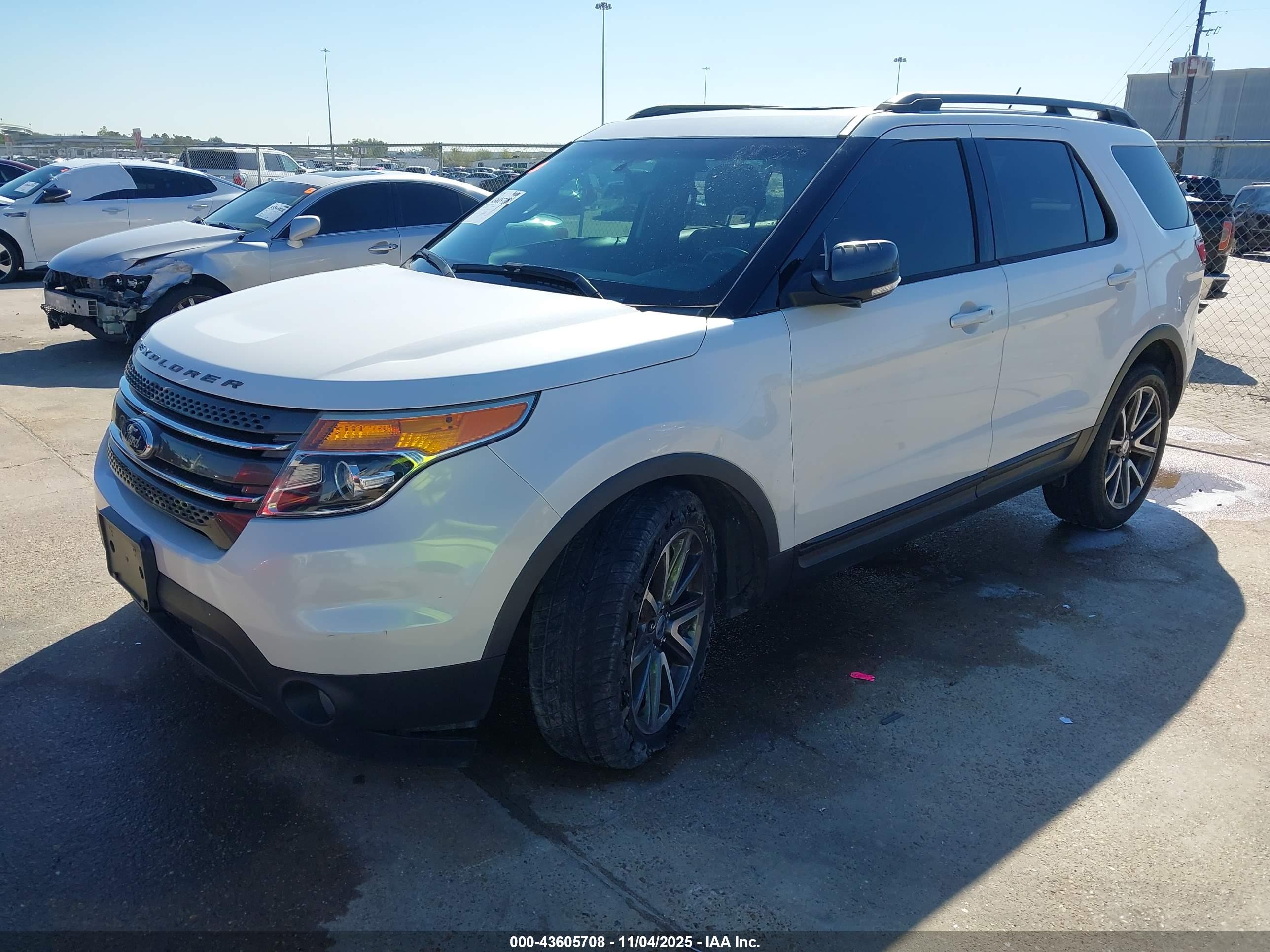 FORD EXPLORER image 2