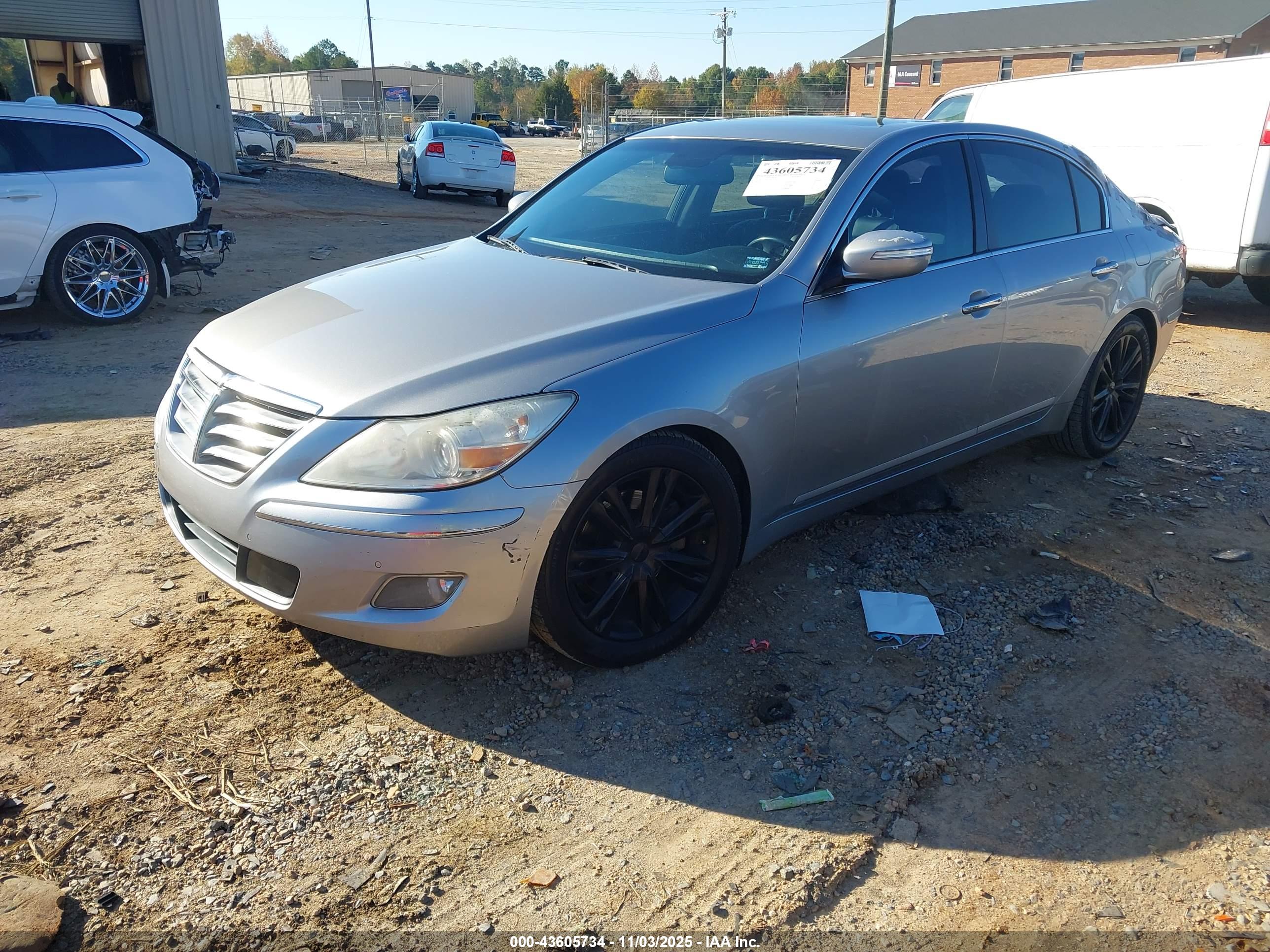 HYUNDAI GENESIS image 2