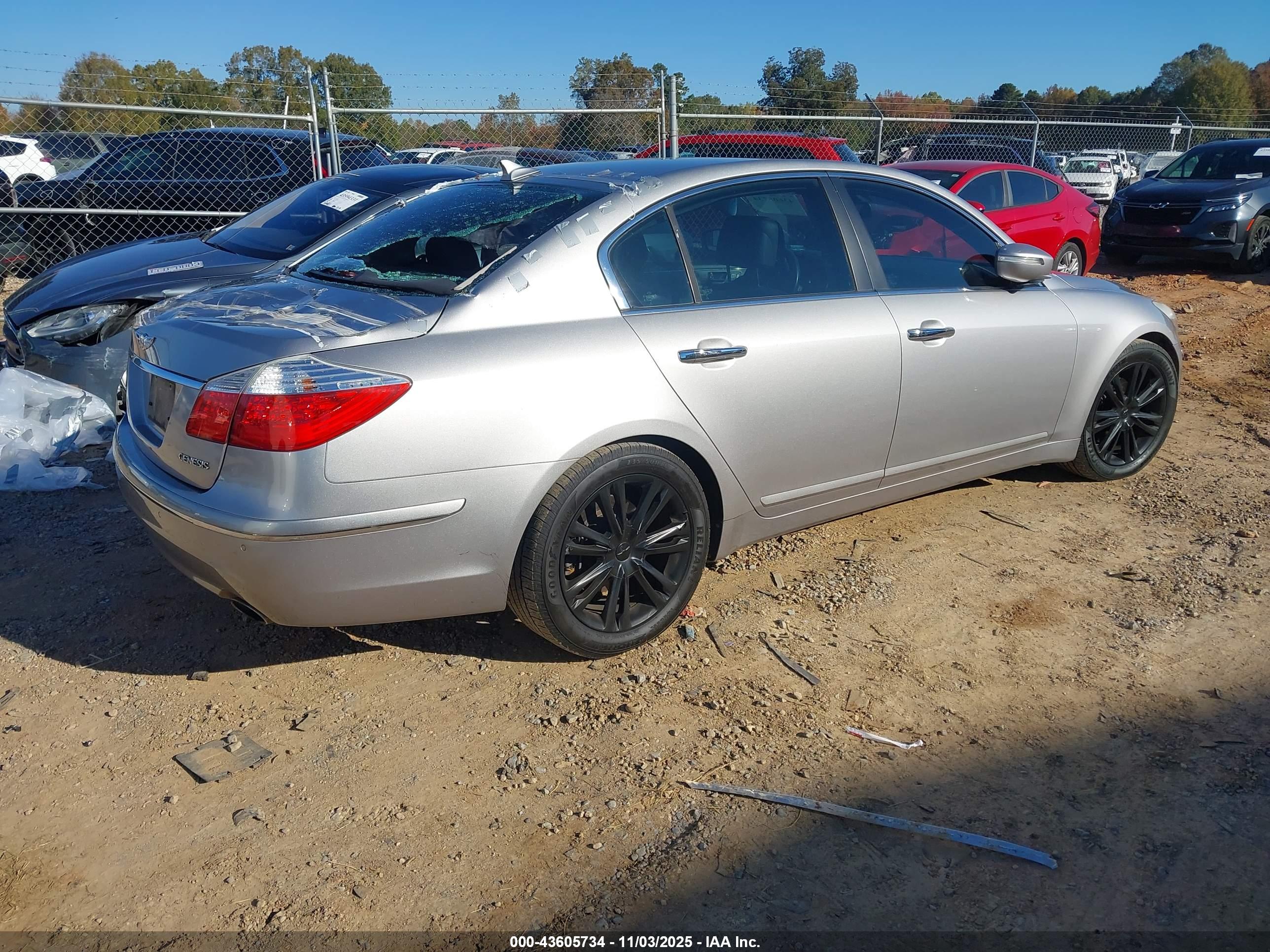 HYUNDAI GENESIS image 4
