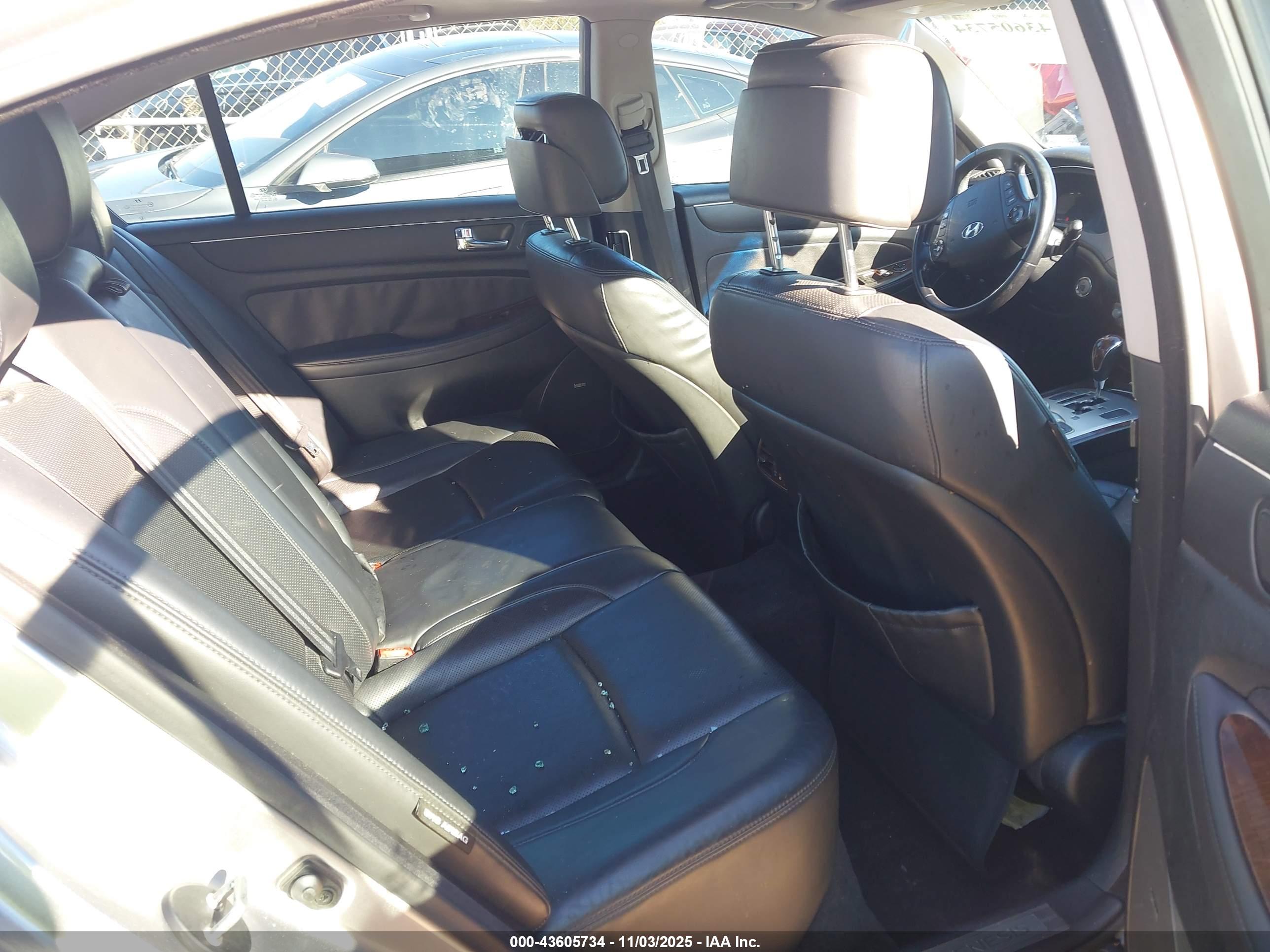 HYUNDAI GENESIS image 8