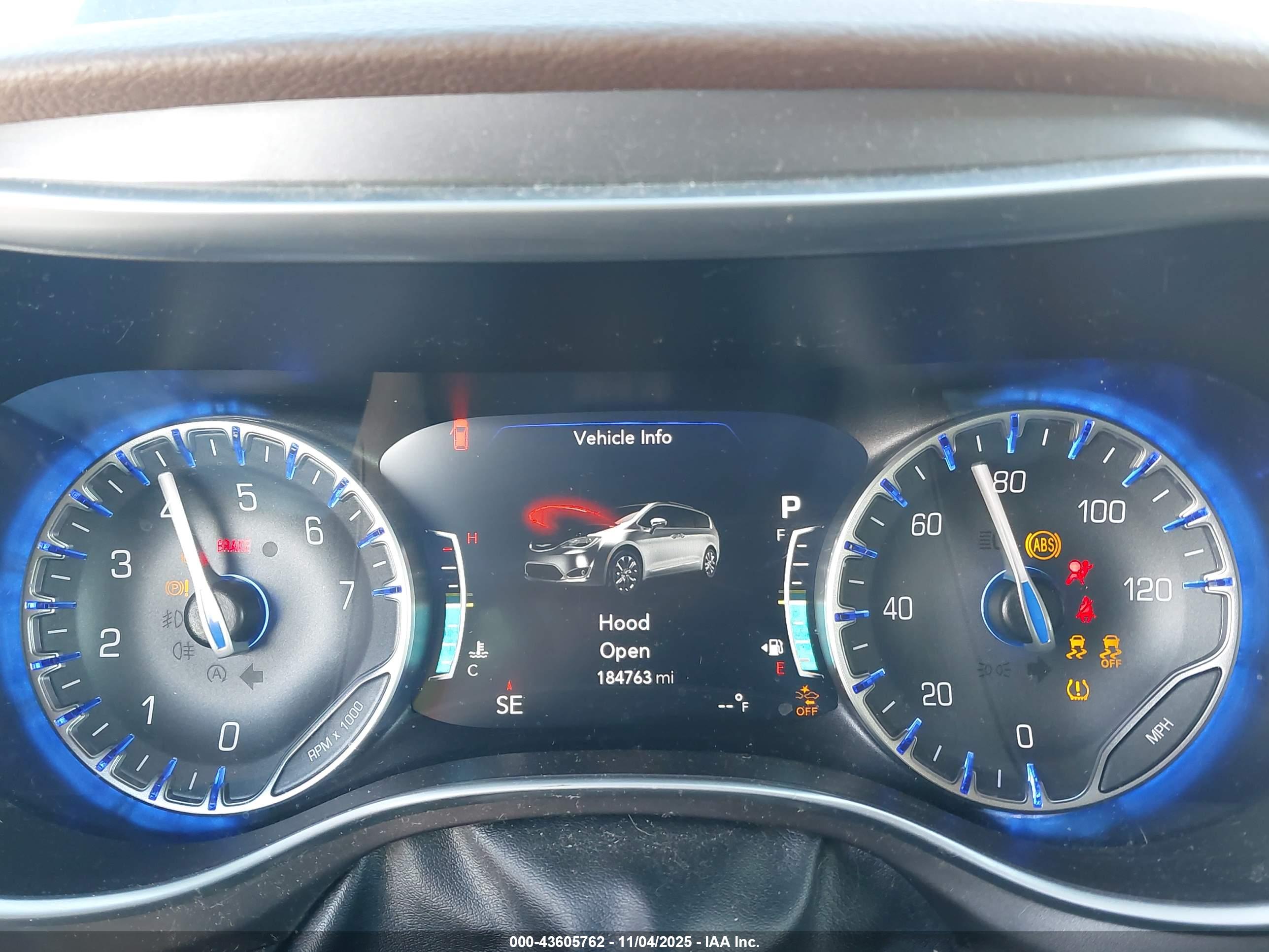 CHRYSLER PACIFICA image 7
