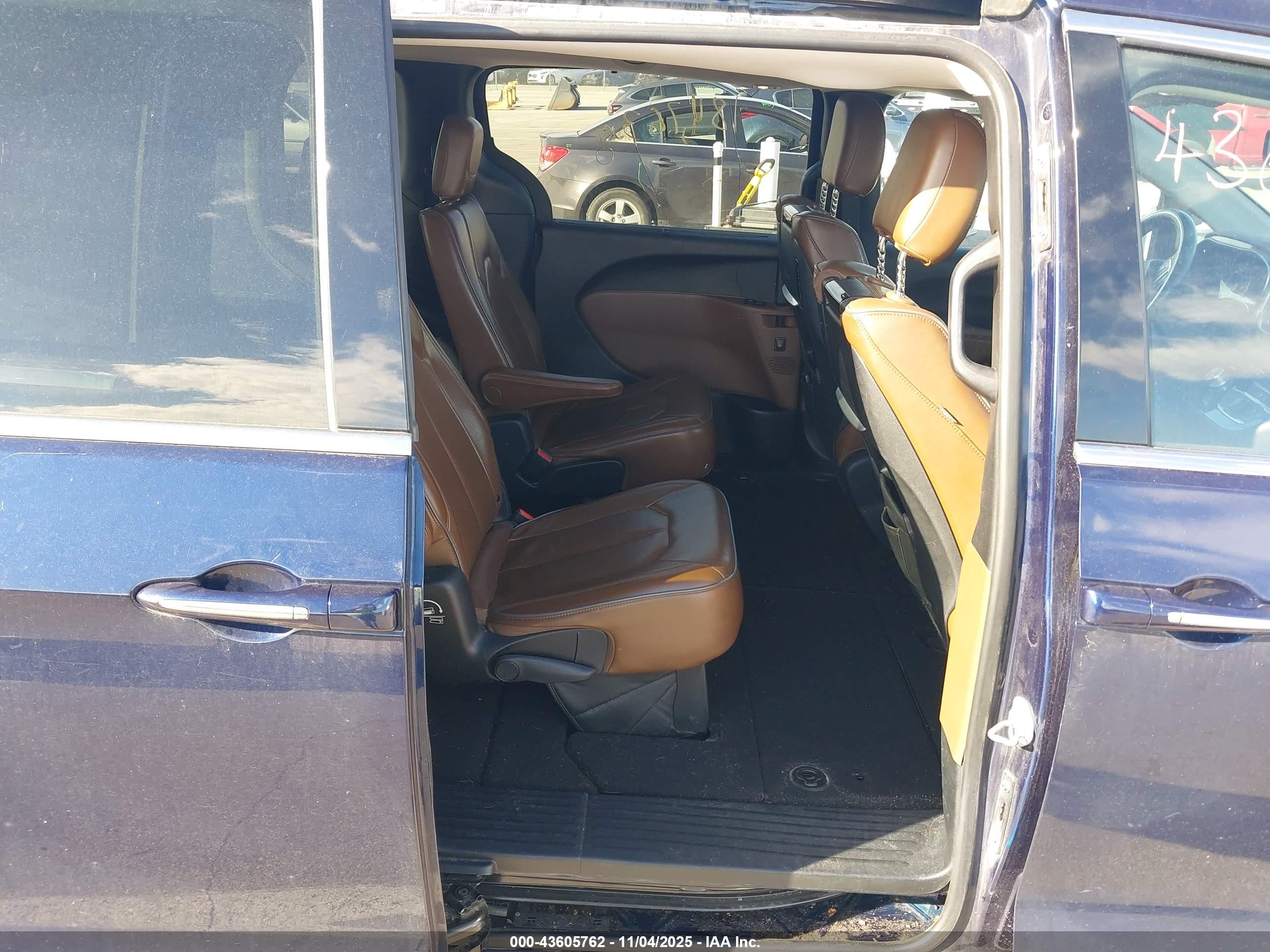 CHRYSLER PACIFICA image 8