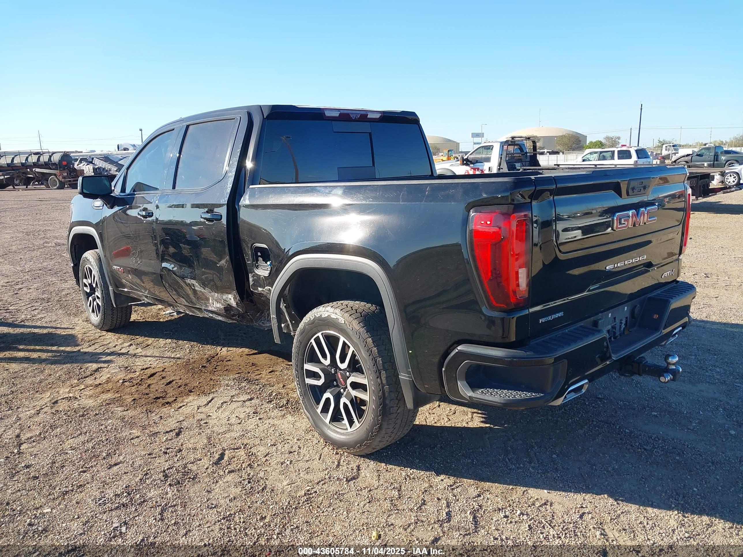 GMC SIERRA image 3
