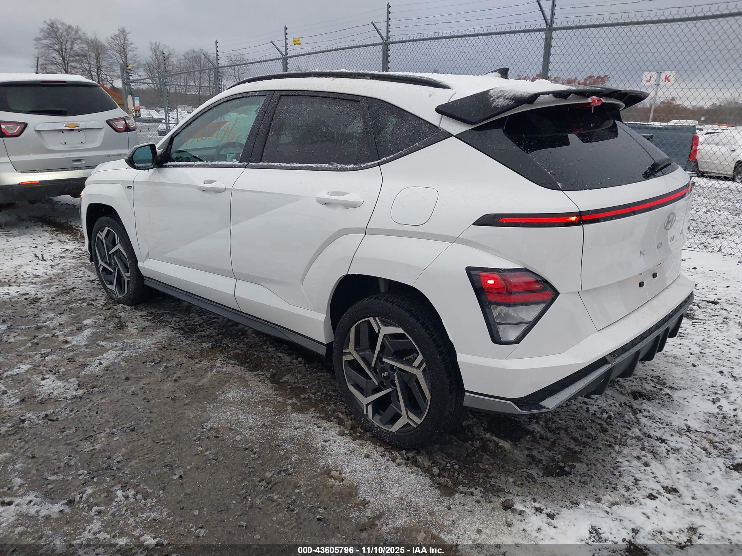 HYUNDAI KONA image 3