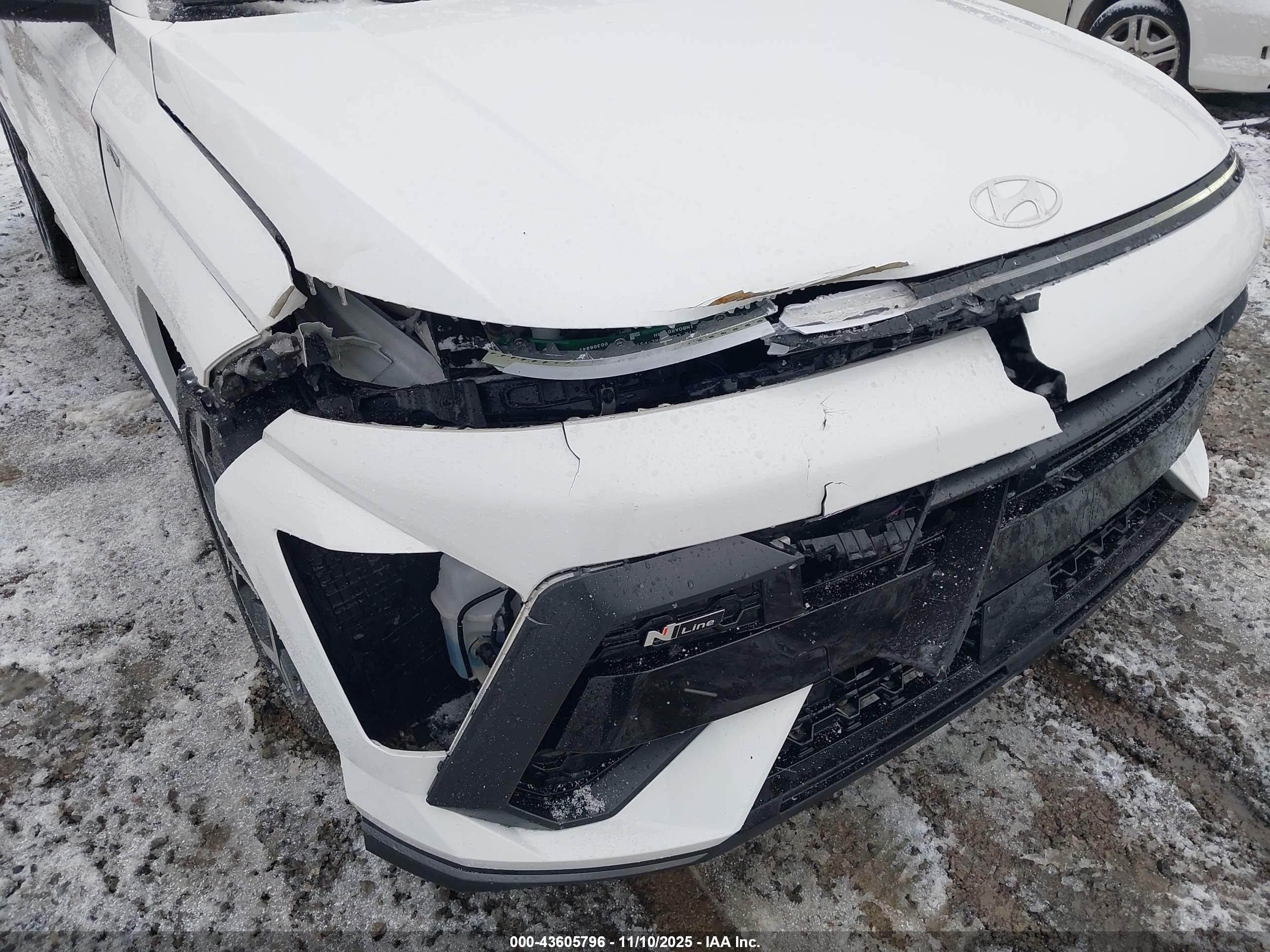HYUNDAI KONA image 6