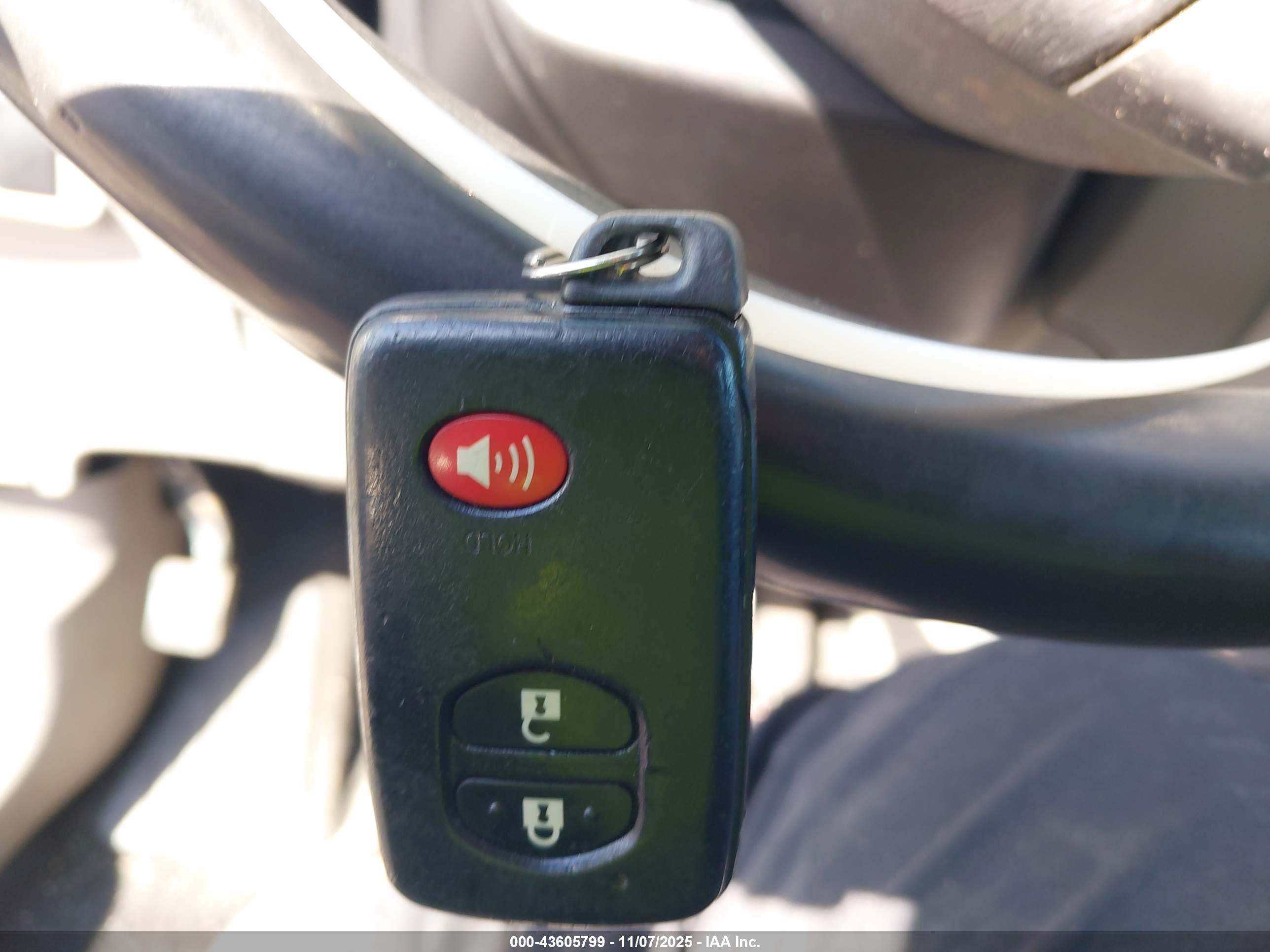 TOYOTA PRIUS image 11