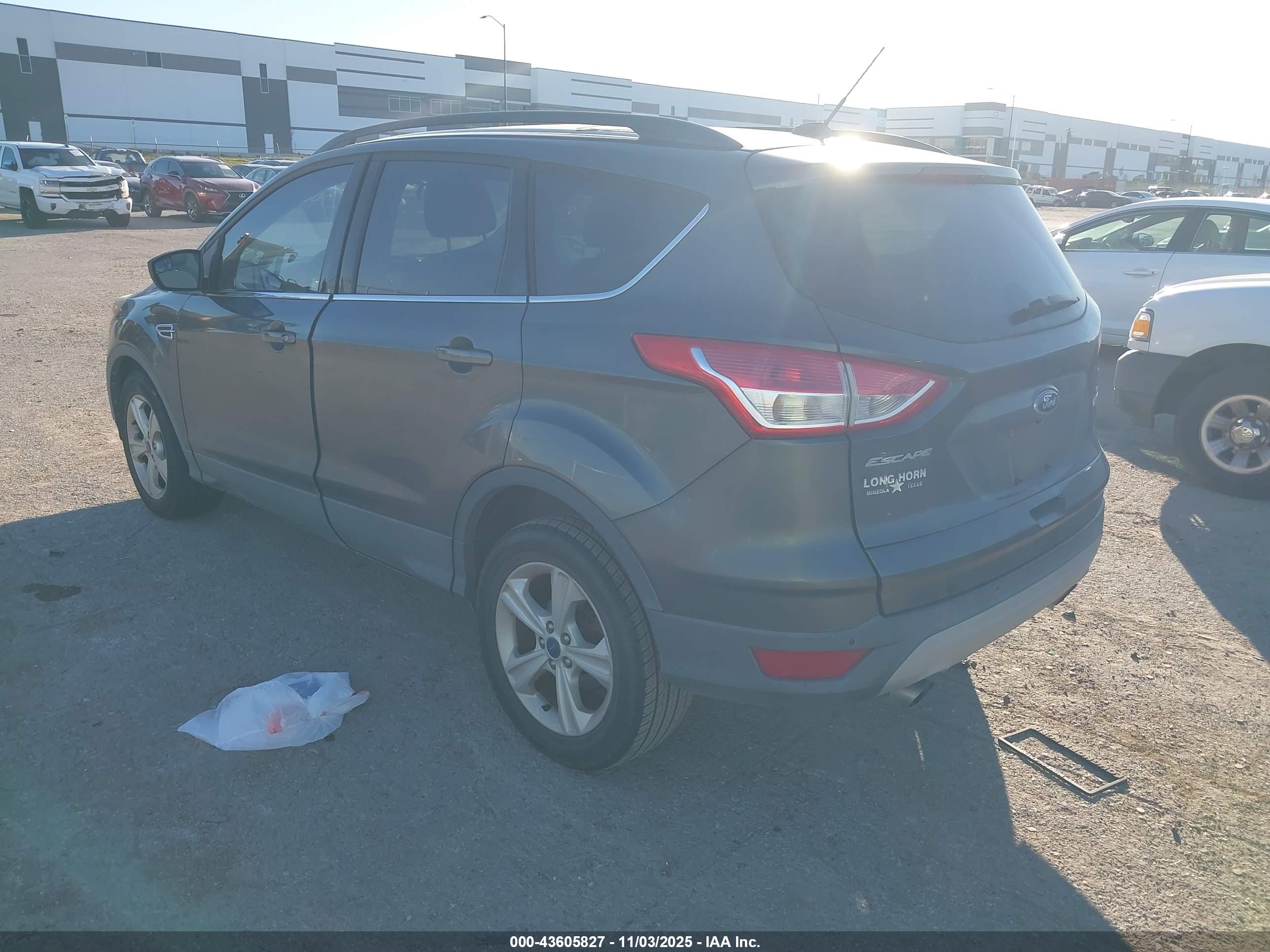 FORD ESCAPE image 3