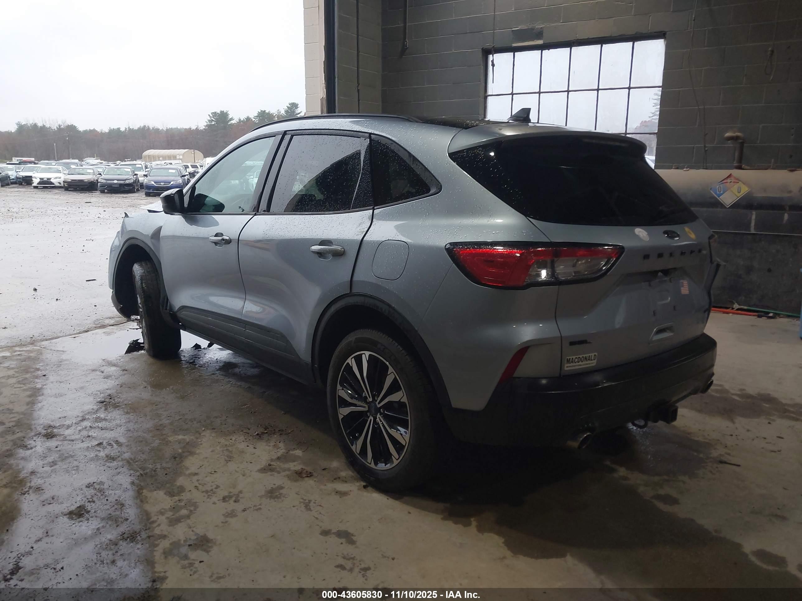 FORD ESCAPE image 3