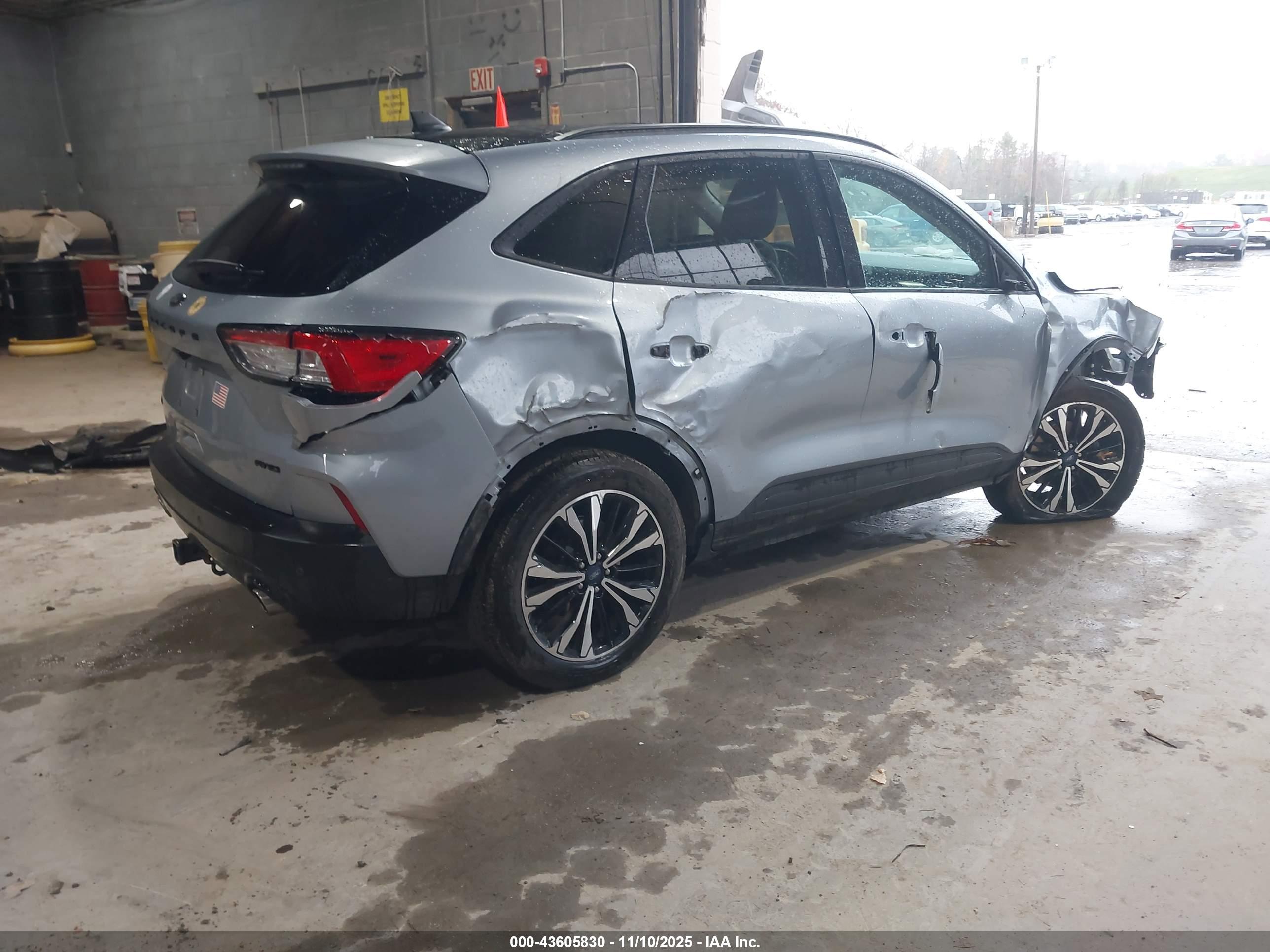 FORD ESCAPE image 4