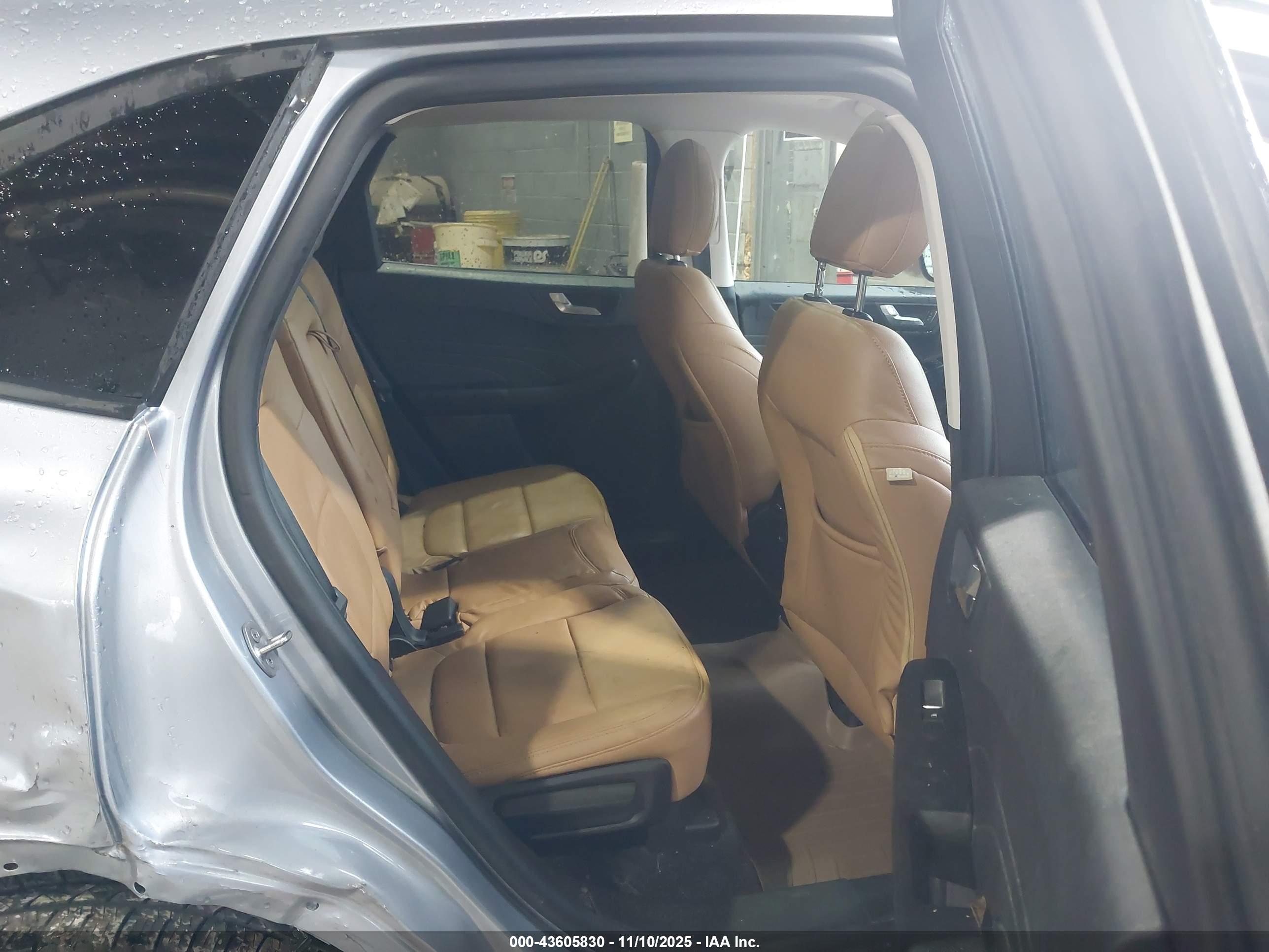 FORD ESCAPE image 8