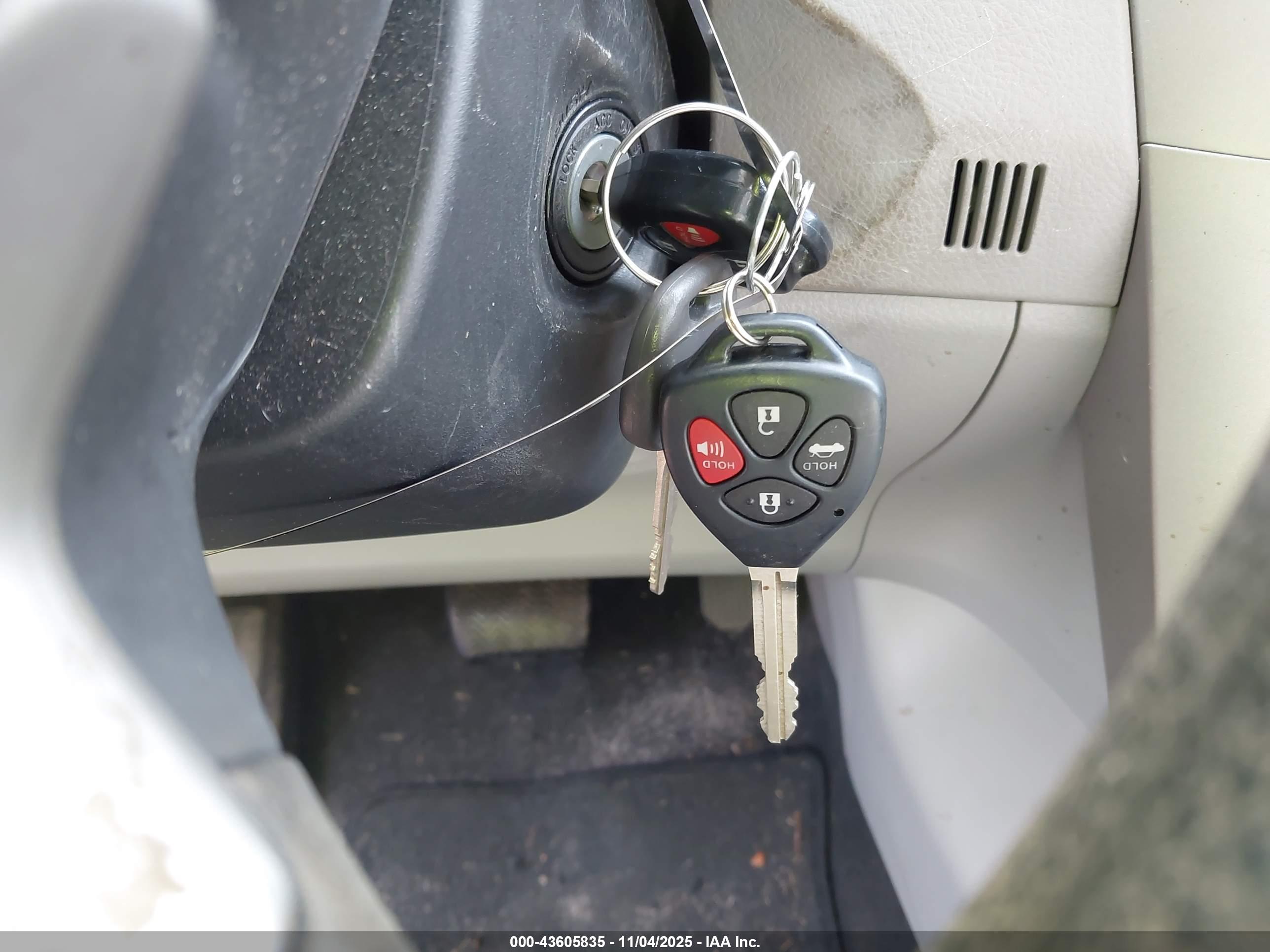 TOYOTA COROLLA image 11
