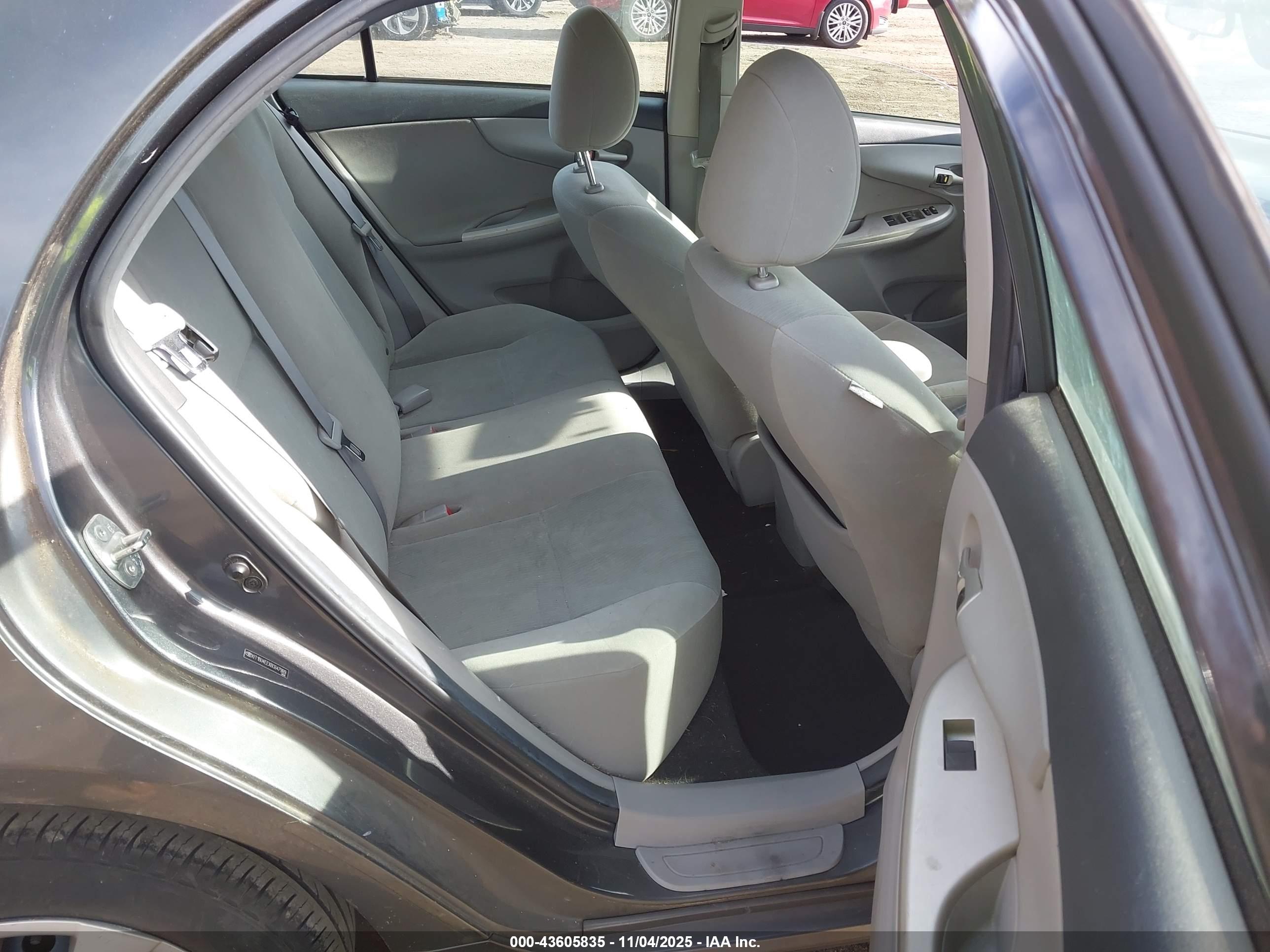 TOYOTA COROLLA image 8