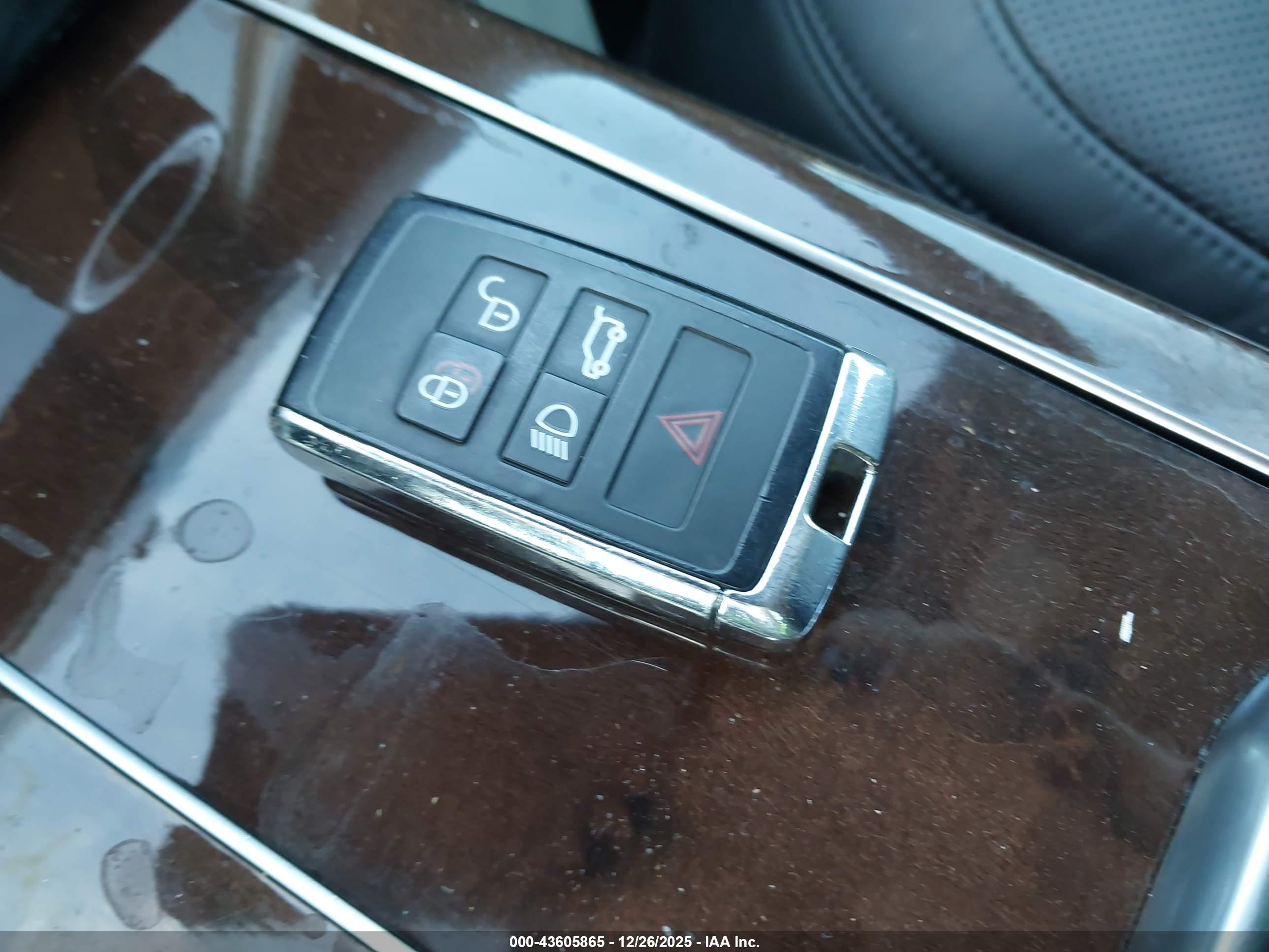 LAND ROVER image 11