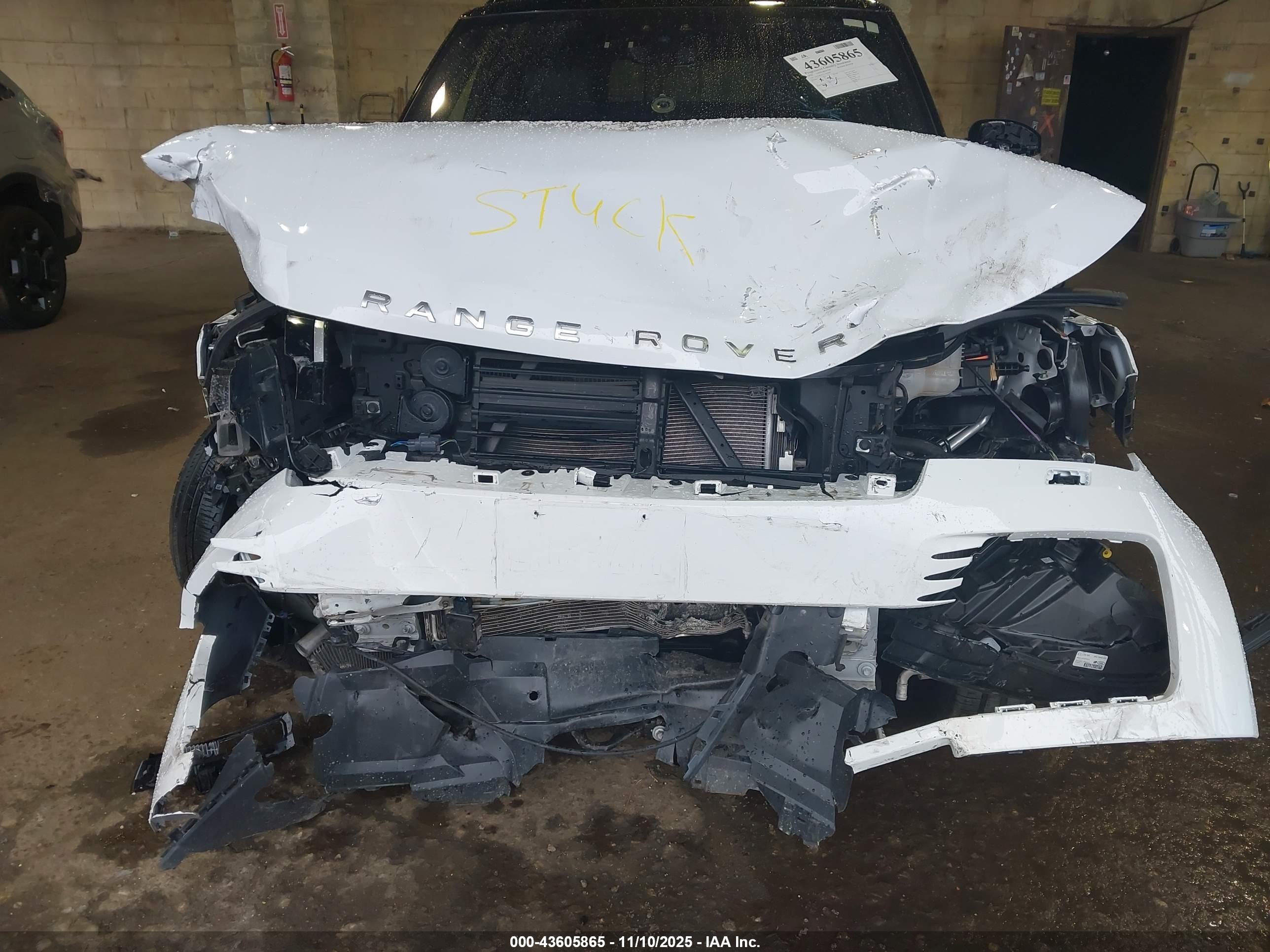 LAND ROVER image 6