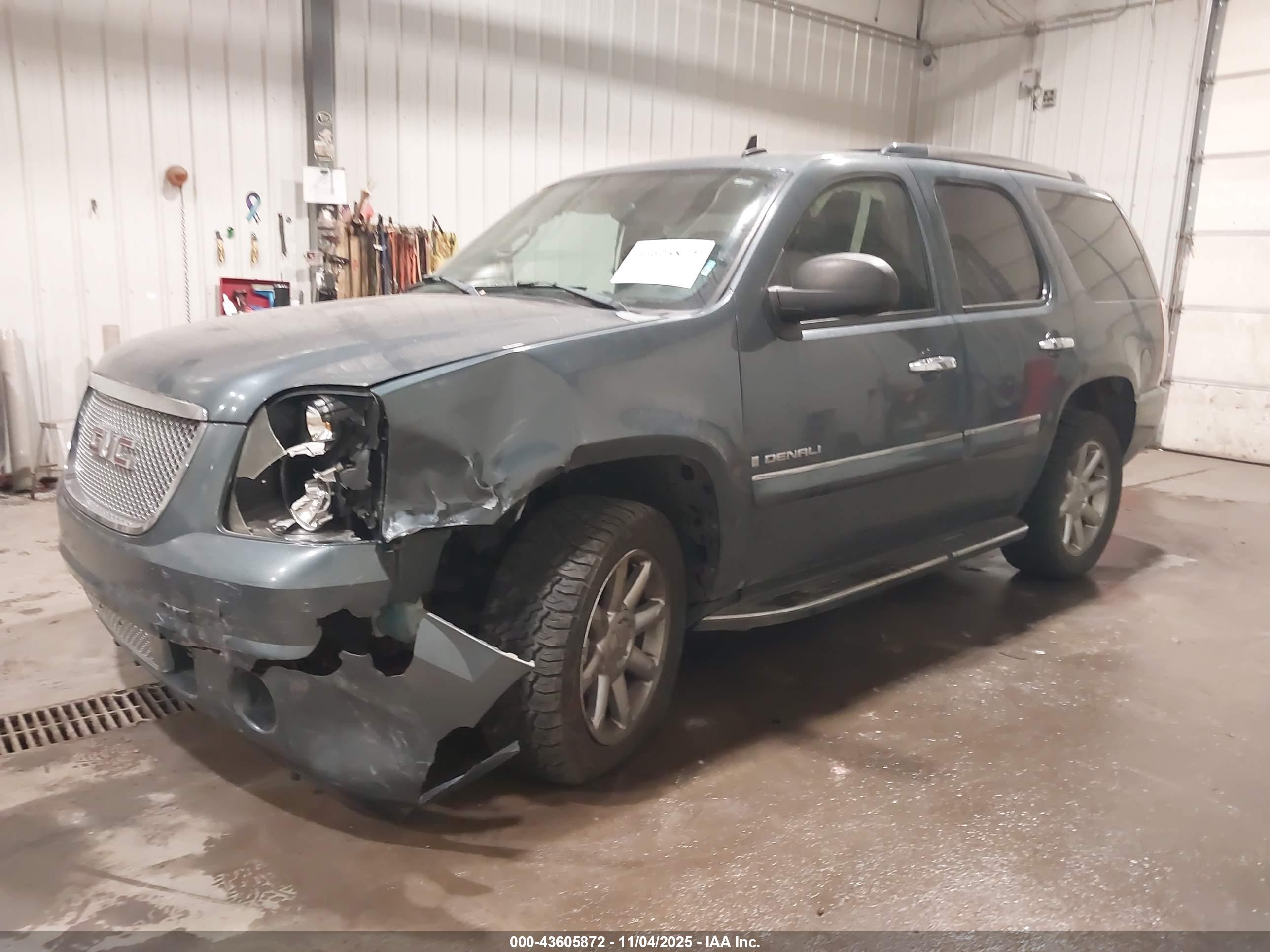 GMC YUKON image 2