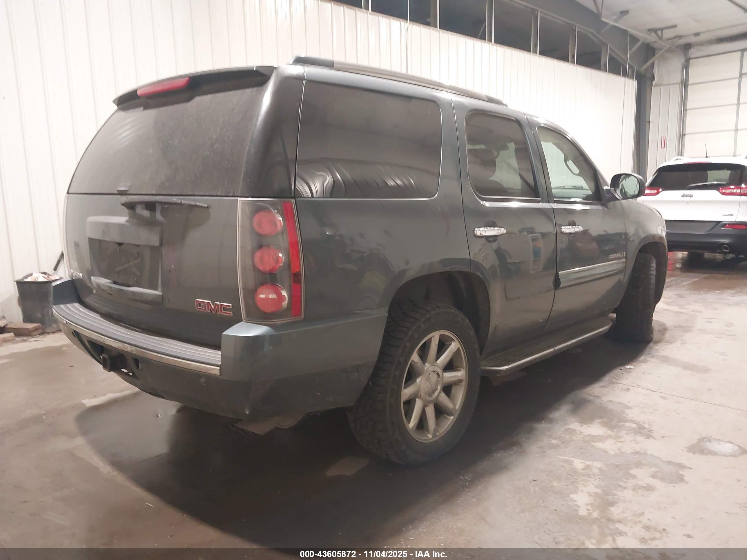 GMC YUKON image 4