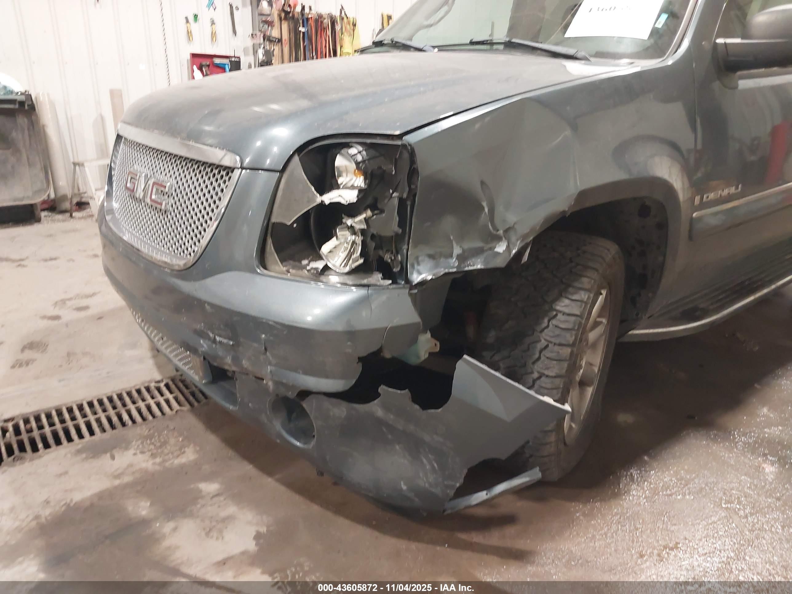 GMC YUKON image 6