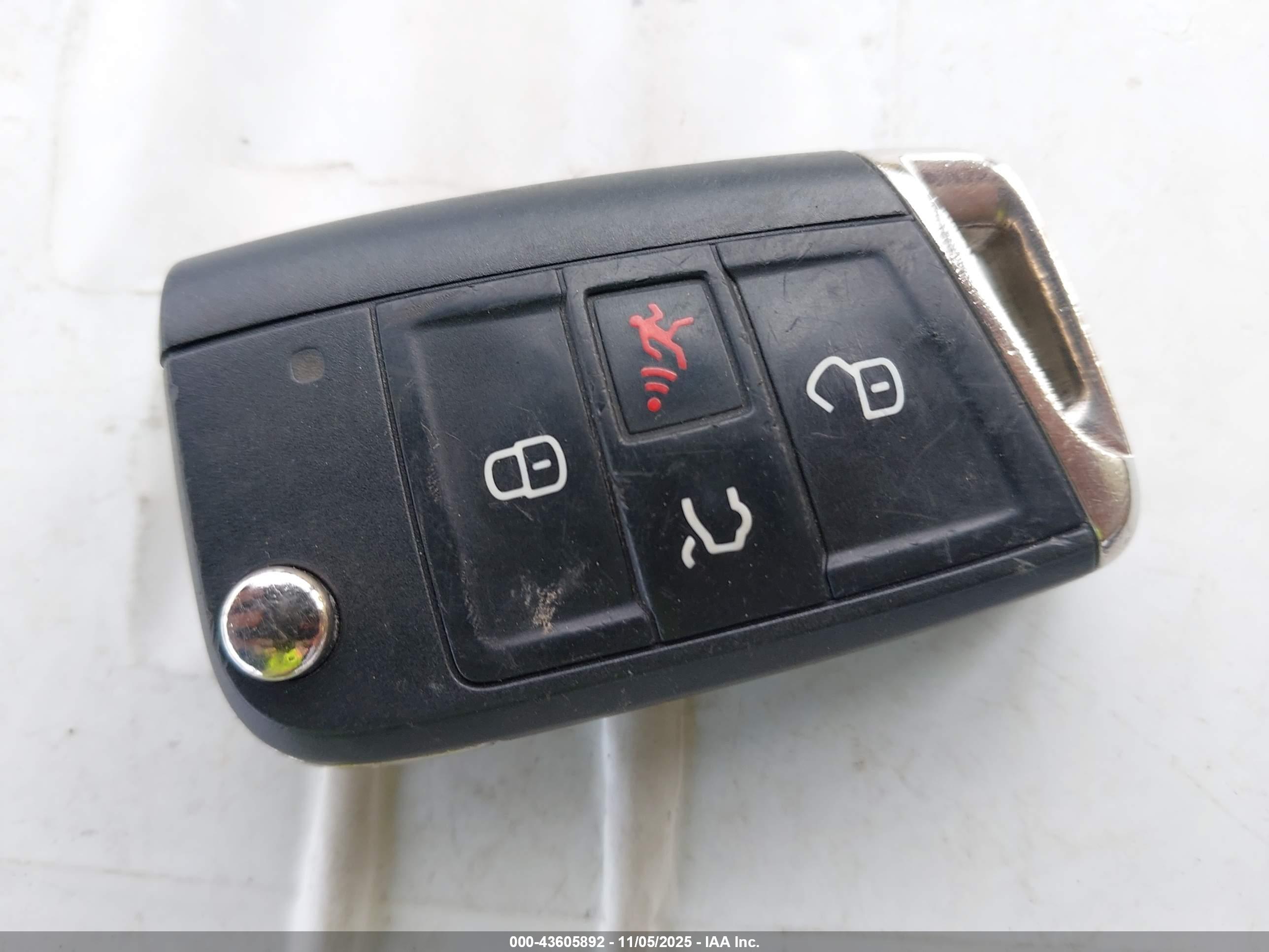 VOLKSWAGEN GOLF image 11