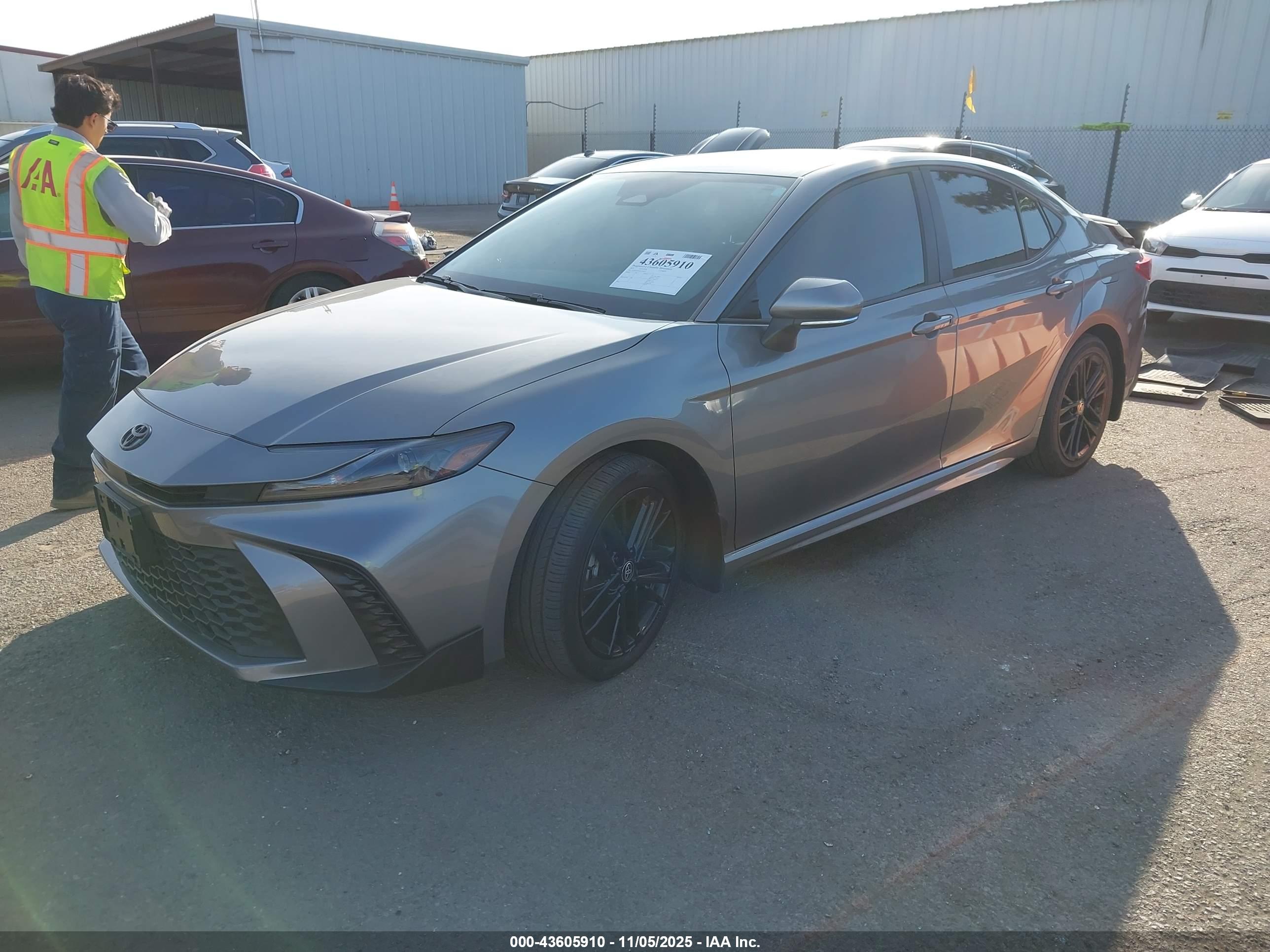 TOYOTA CAMRY image 2