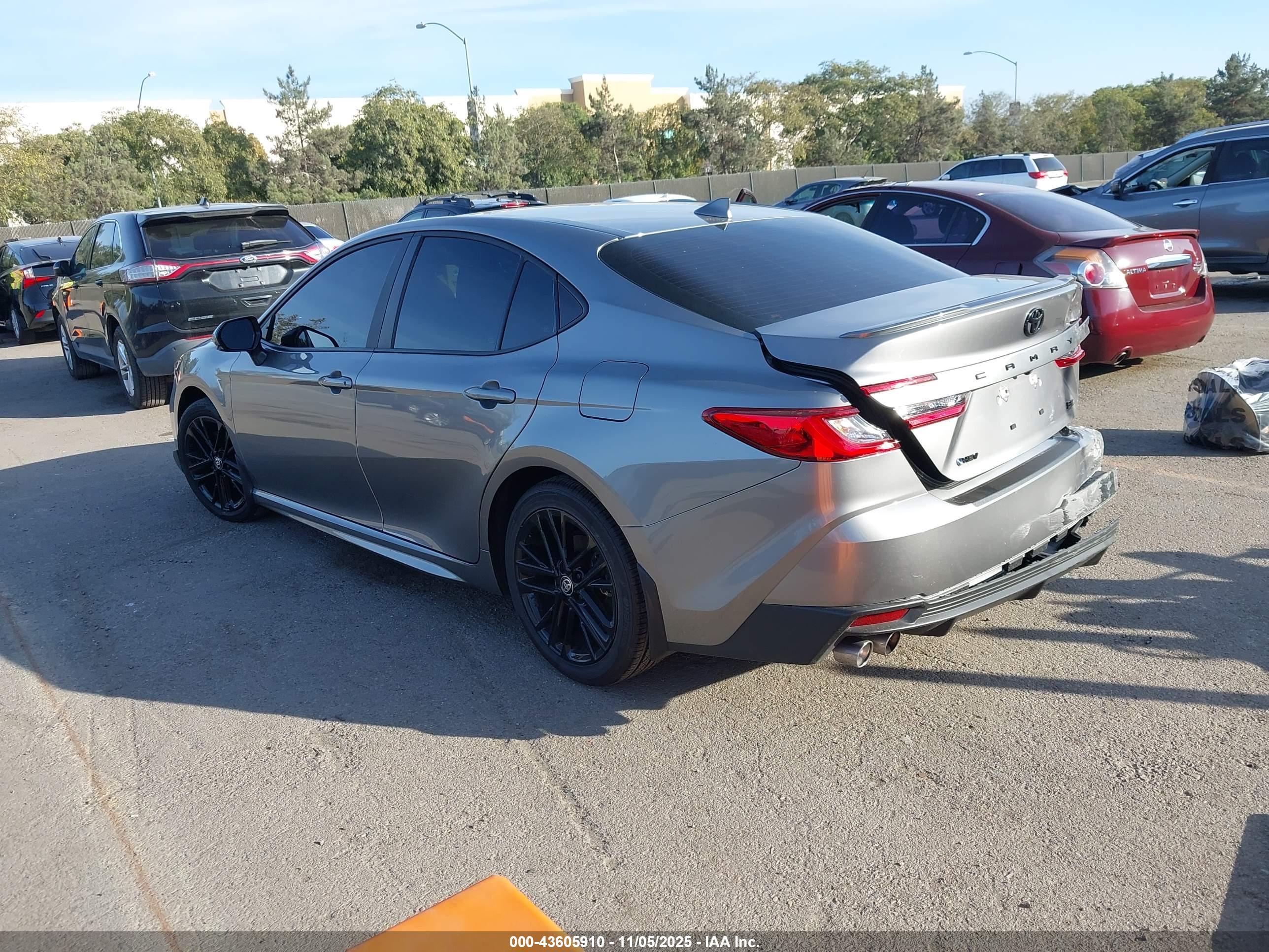 TOYOTA CAMRY image 3
