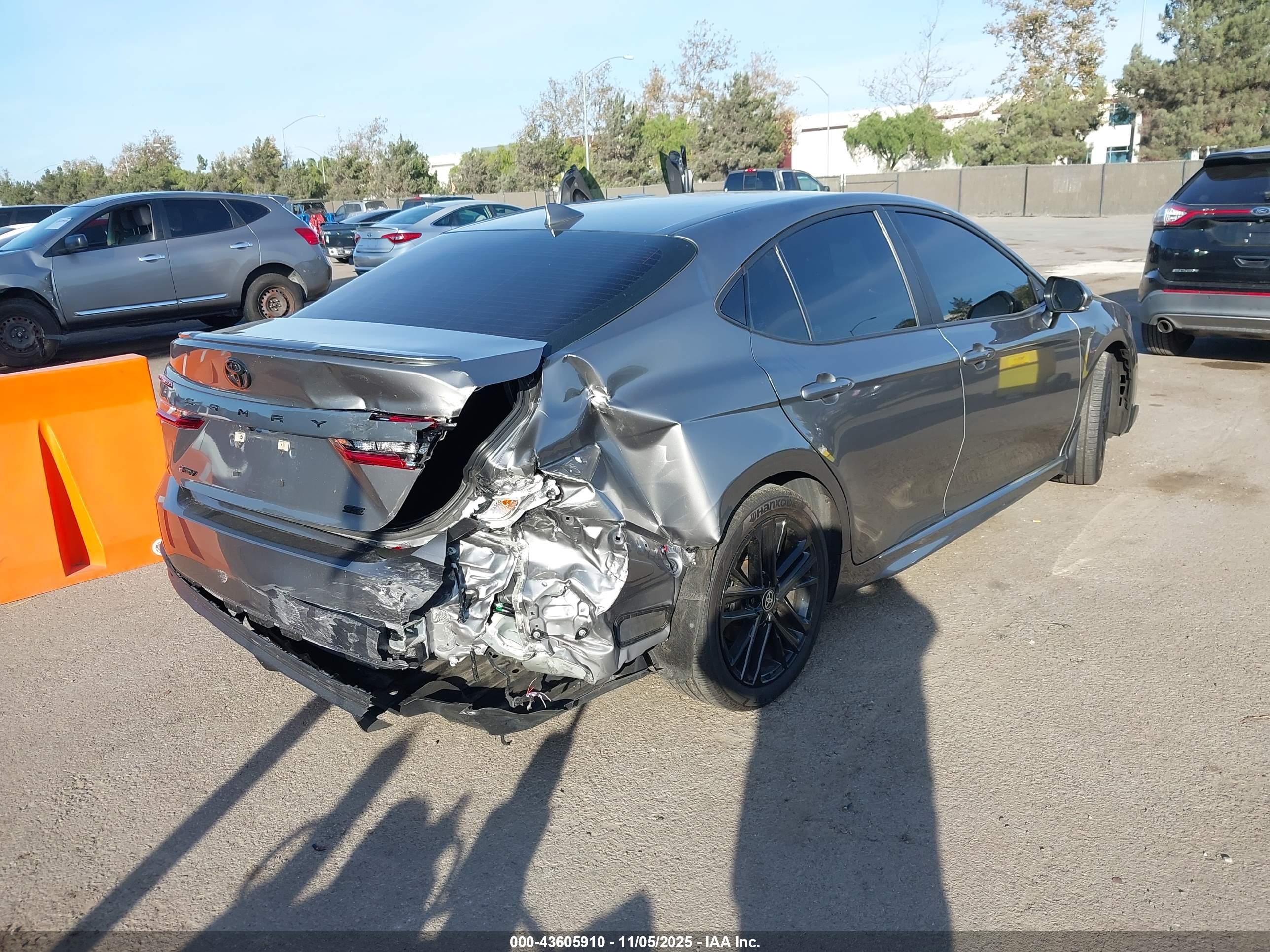 TOYOTA CAMRY image 4
