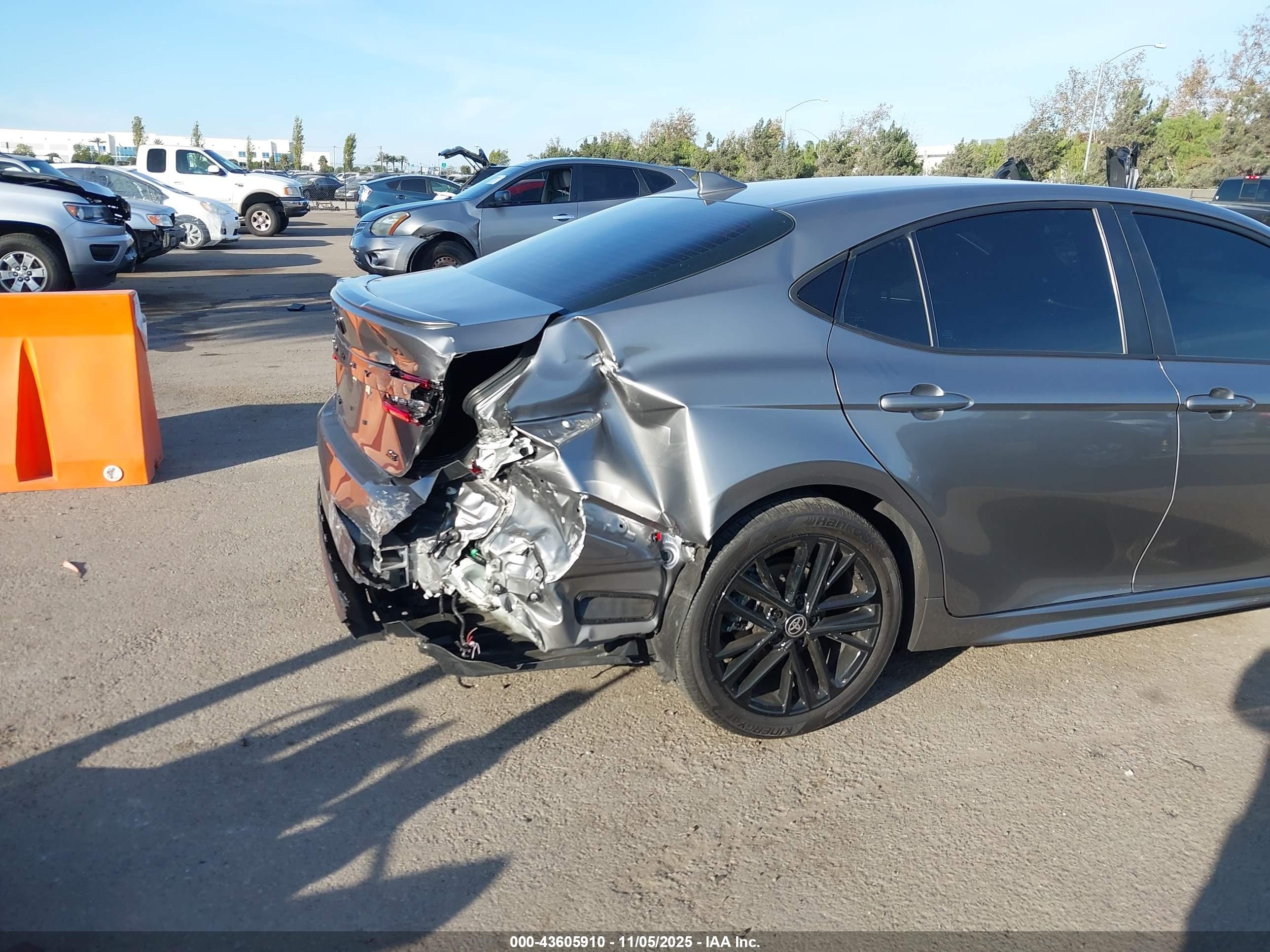 TOYOTA CAMRY image 6