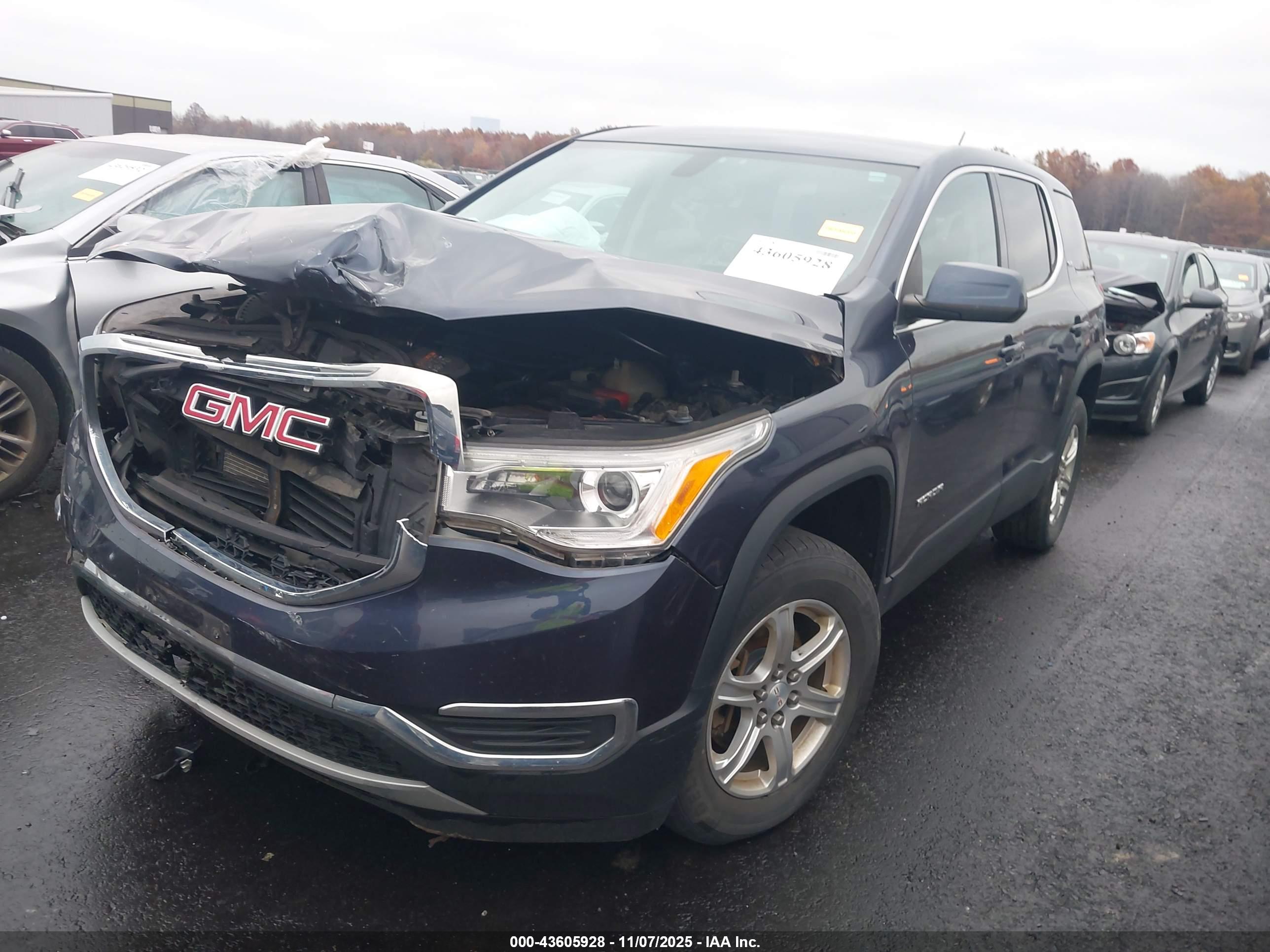 GMC ACADIA image 2