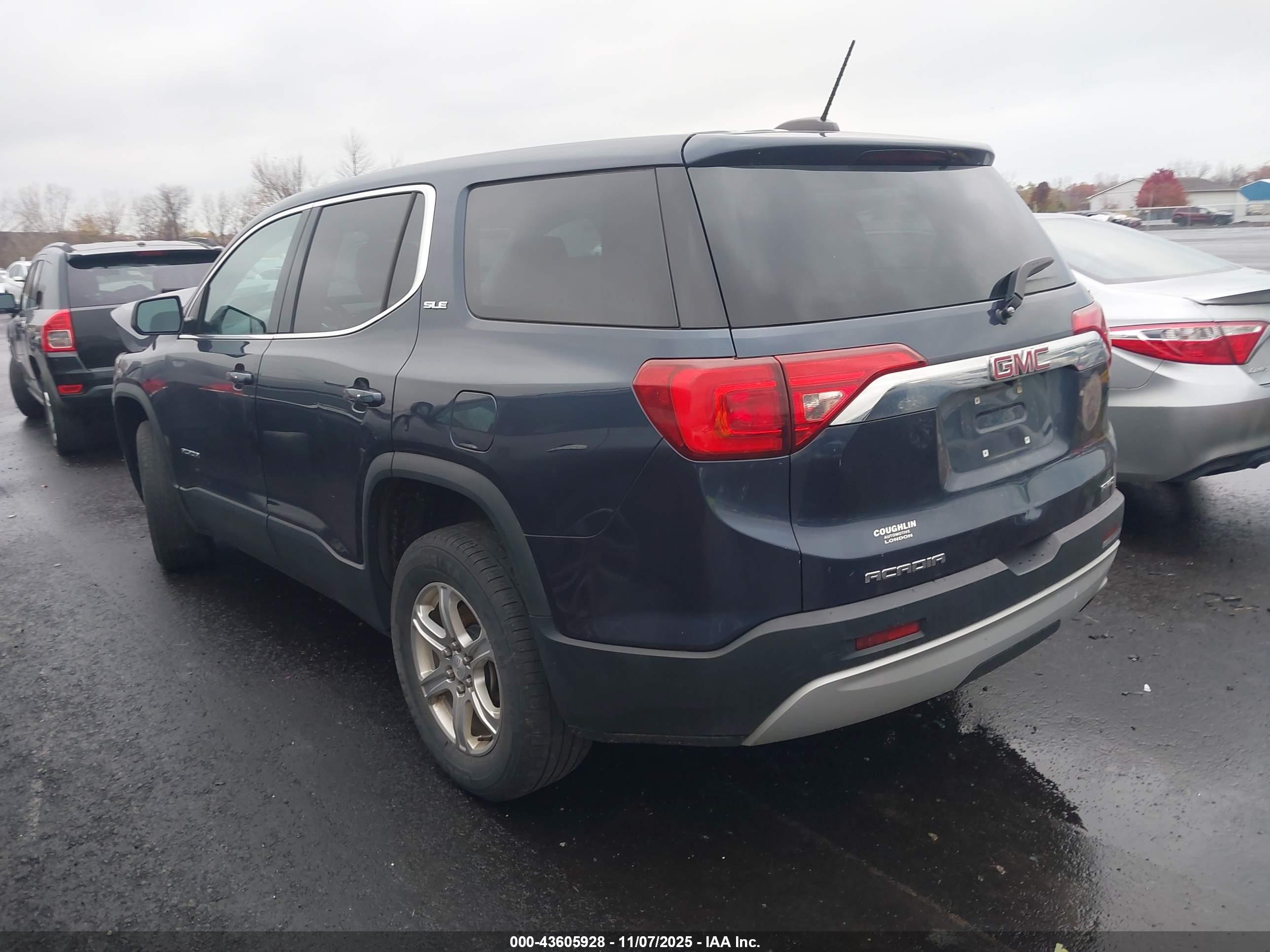 GMC ACADIA image 3