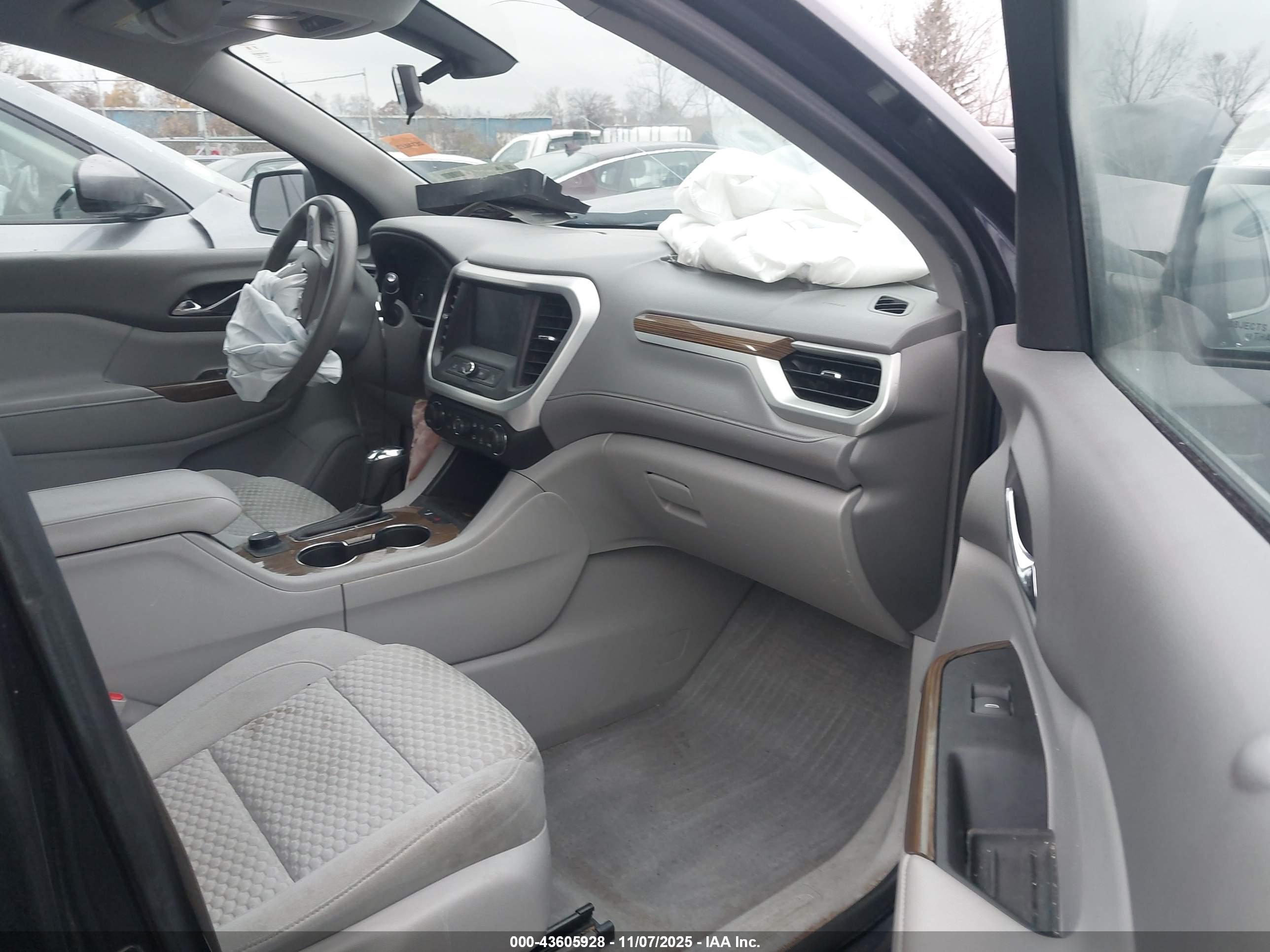 GMC ACADIA image 5