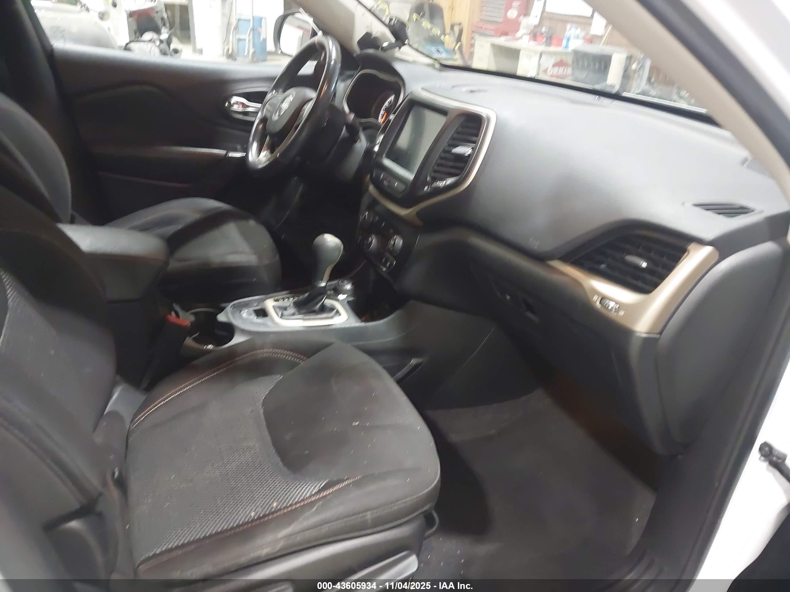 JEEP CHEROKEE image 5