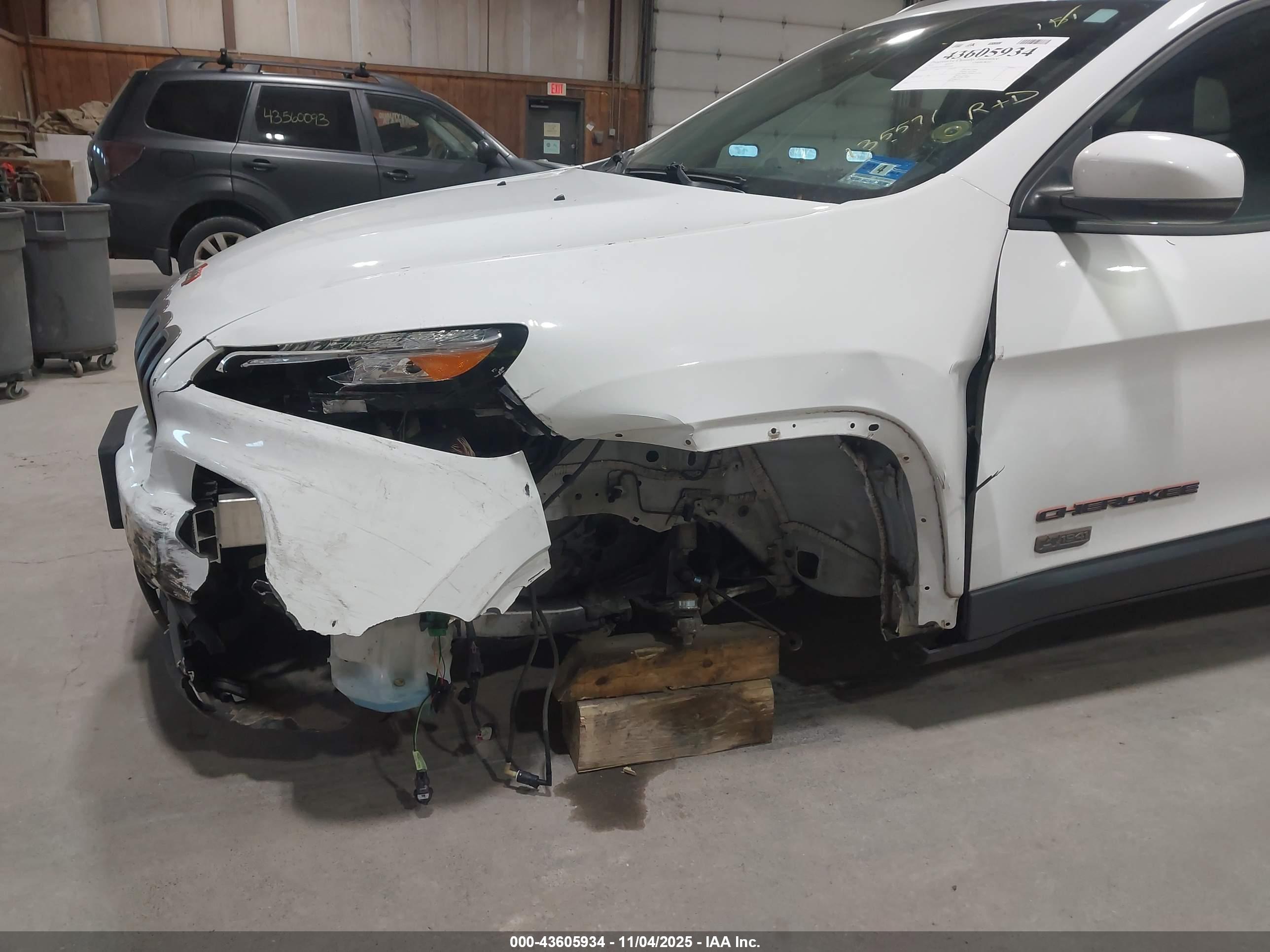 JEEP CHEROKEE image 6
