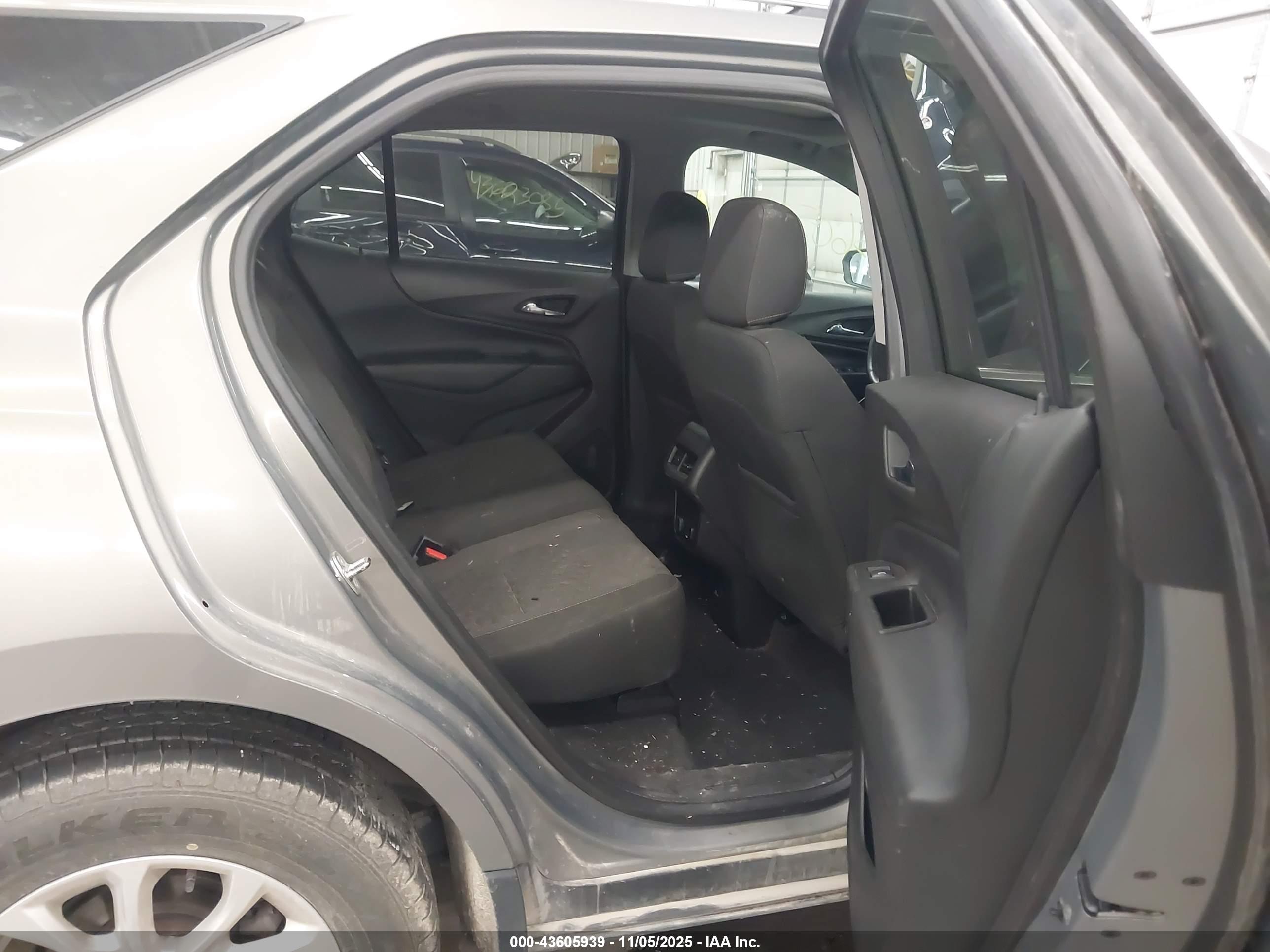 CHEVROLET EQUINOX image 8