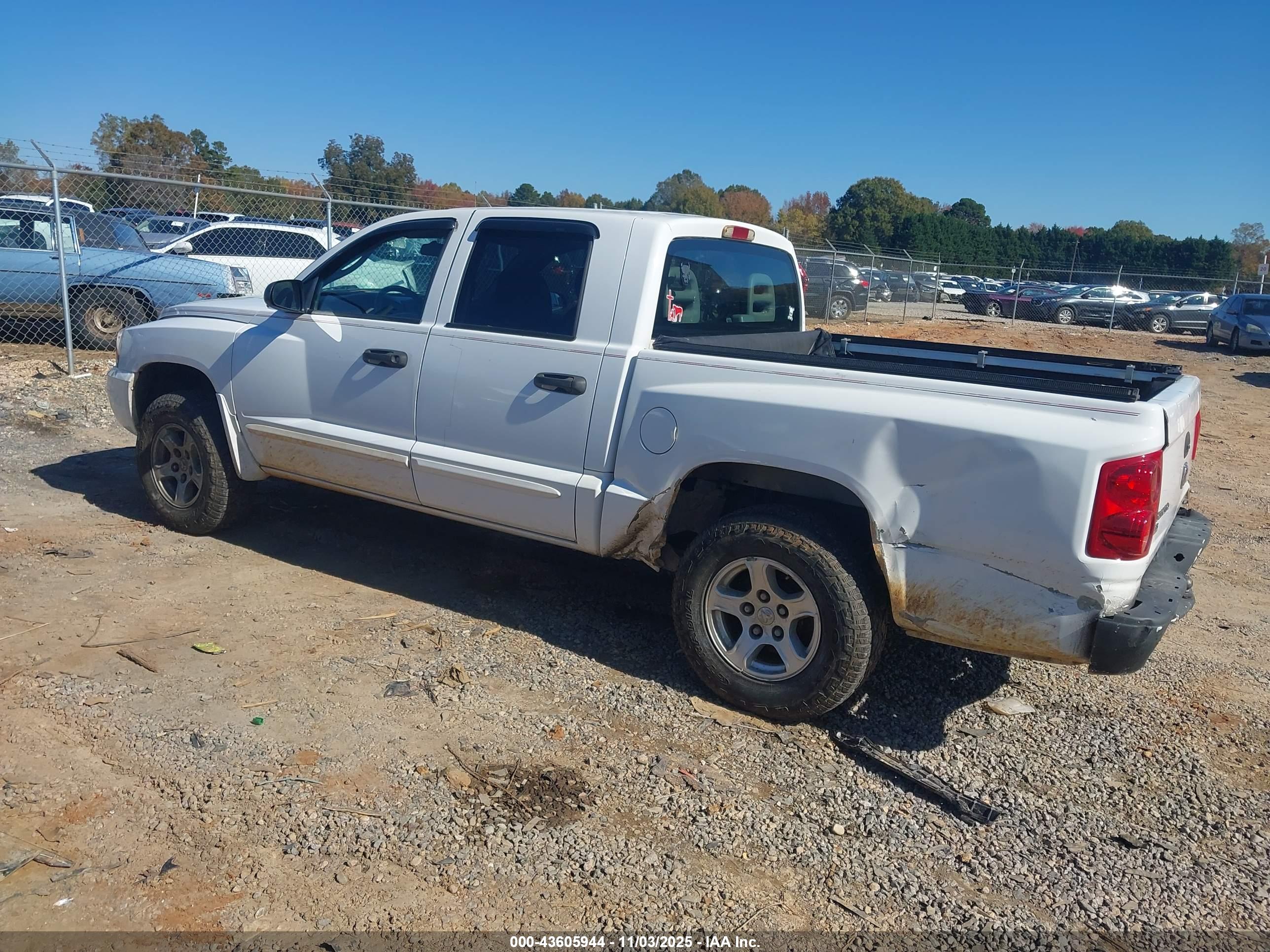 DODGE DAKOTA image 3