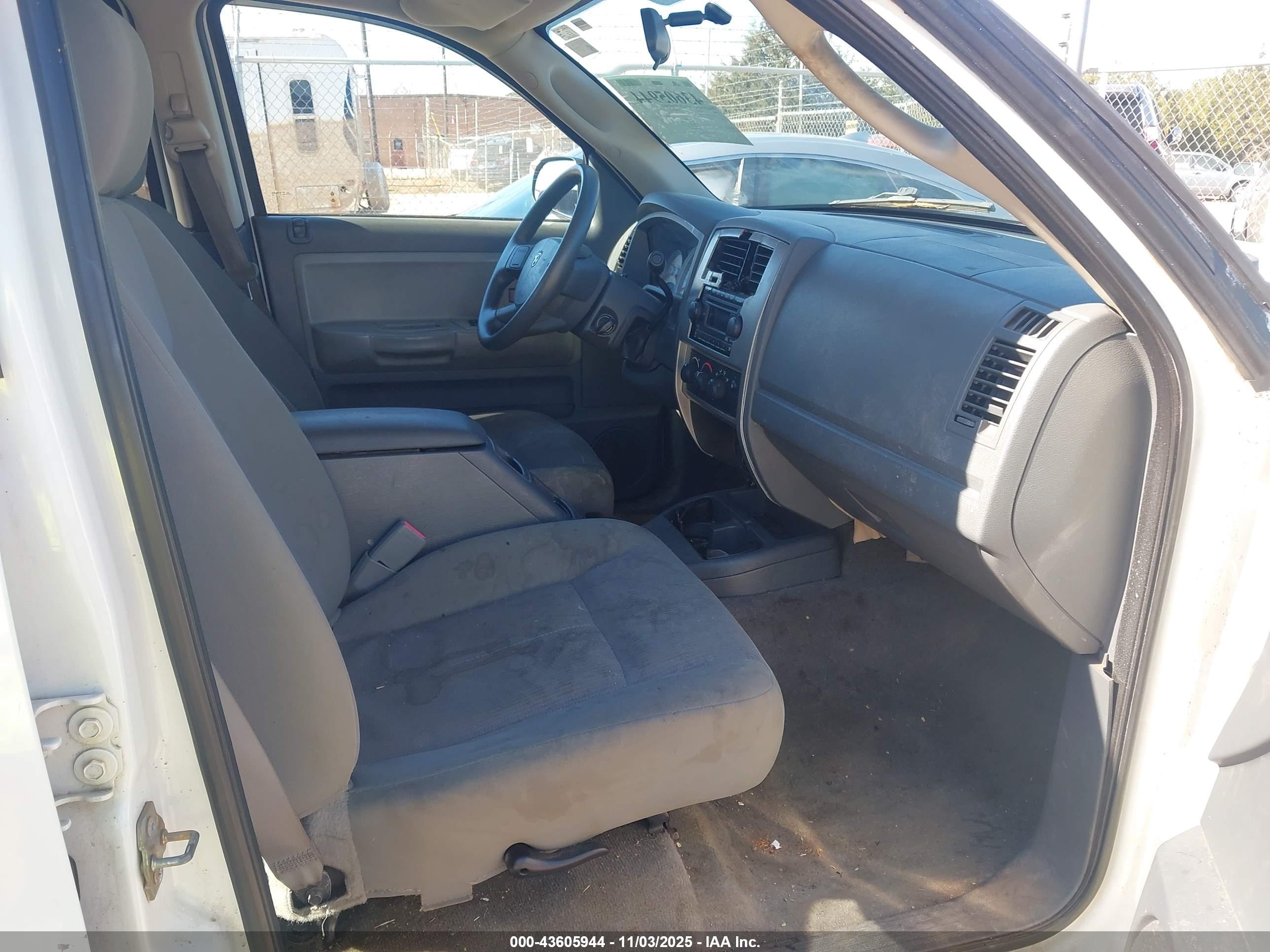 DODGE DAKOTA image 5