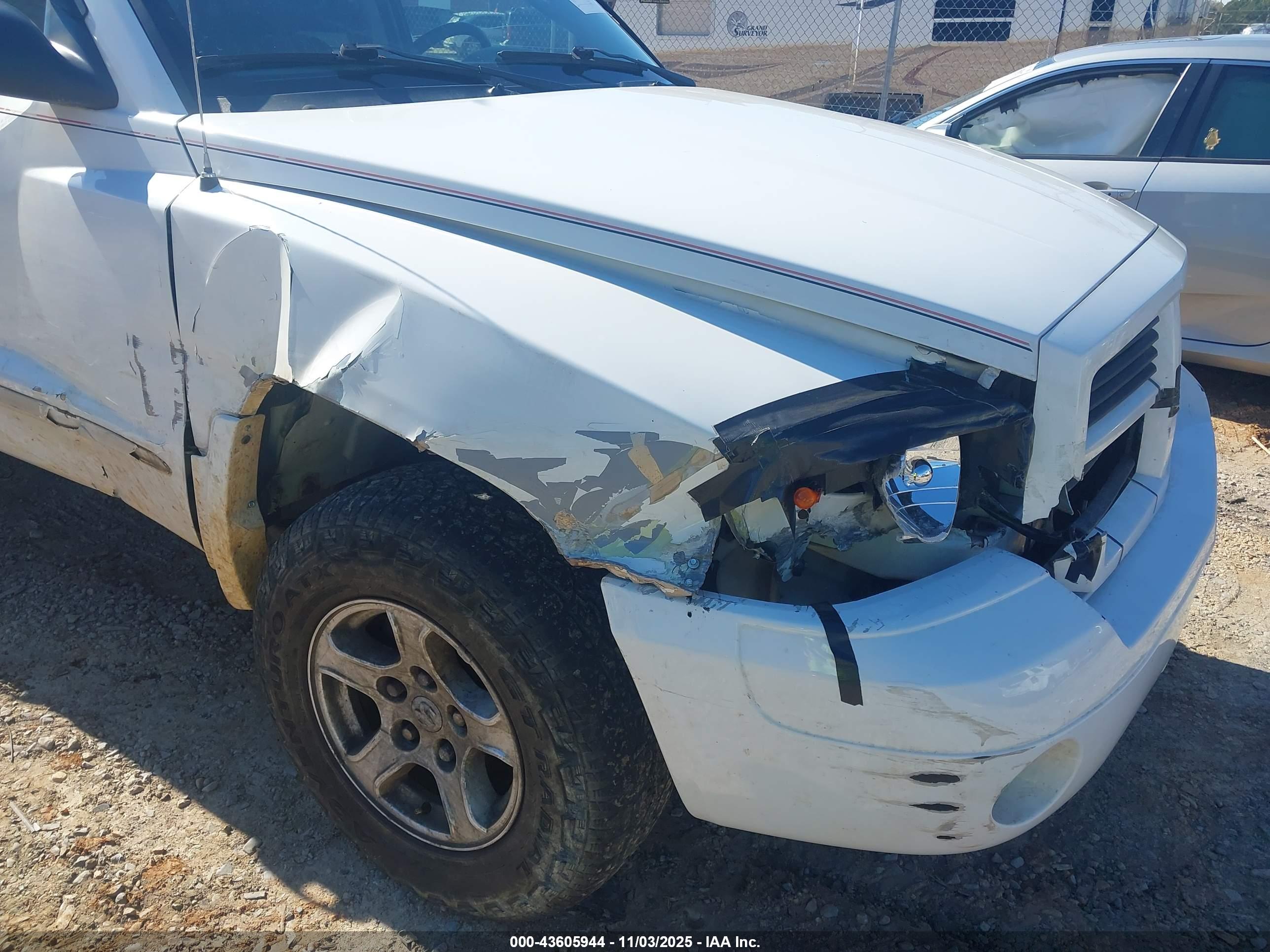 DODGE DAKOTA image 6
