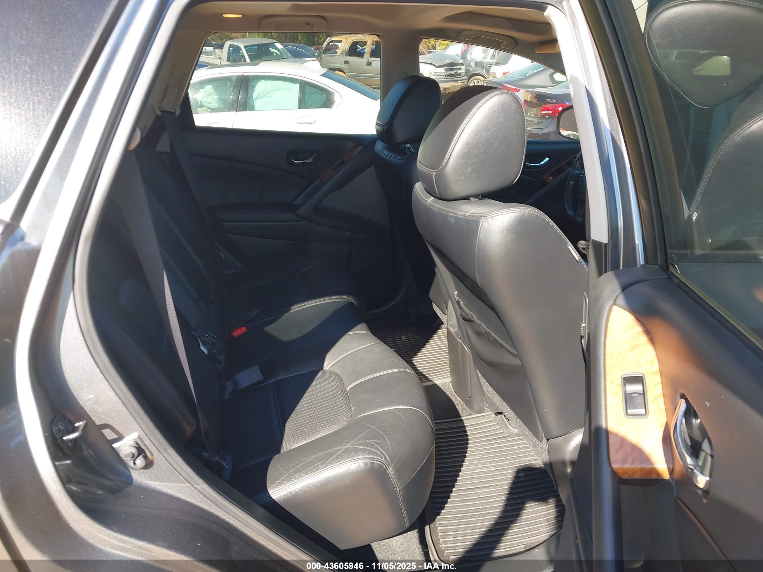 NISSAN MURANO image 8